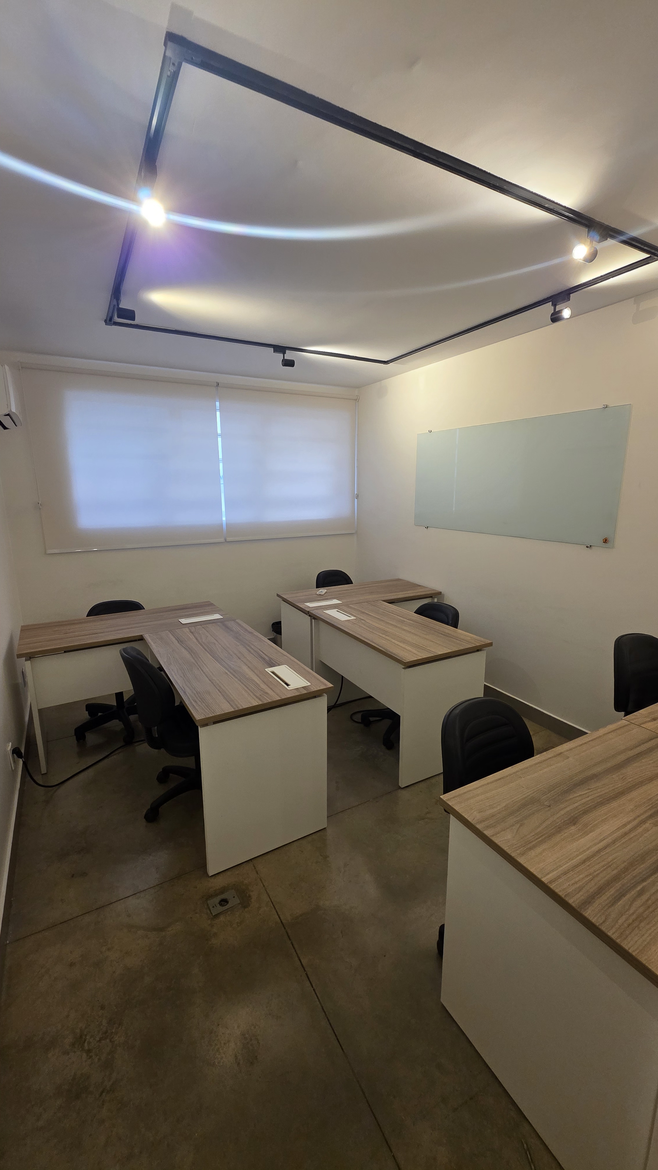 Foto da sala Escritório privativo para 6 posições · 10 a 20 m² em St. Oeste, Goiânia (1/4)