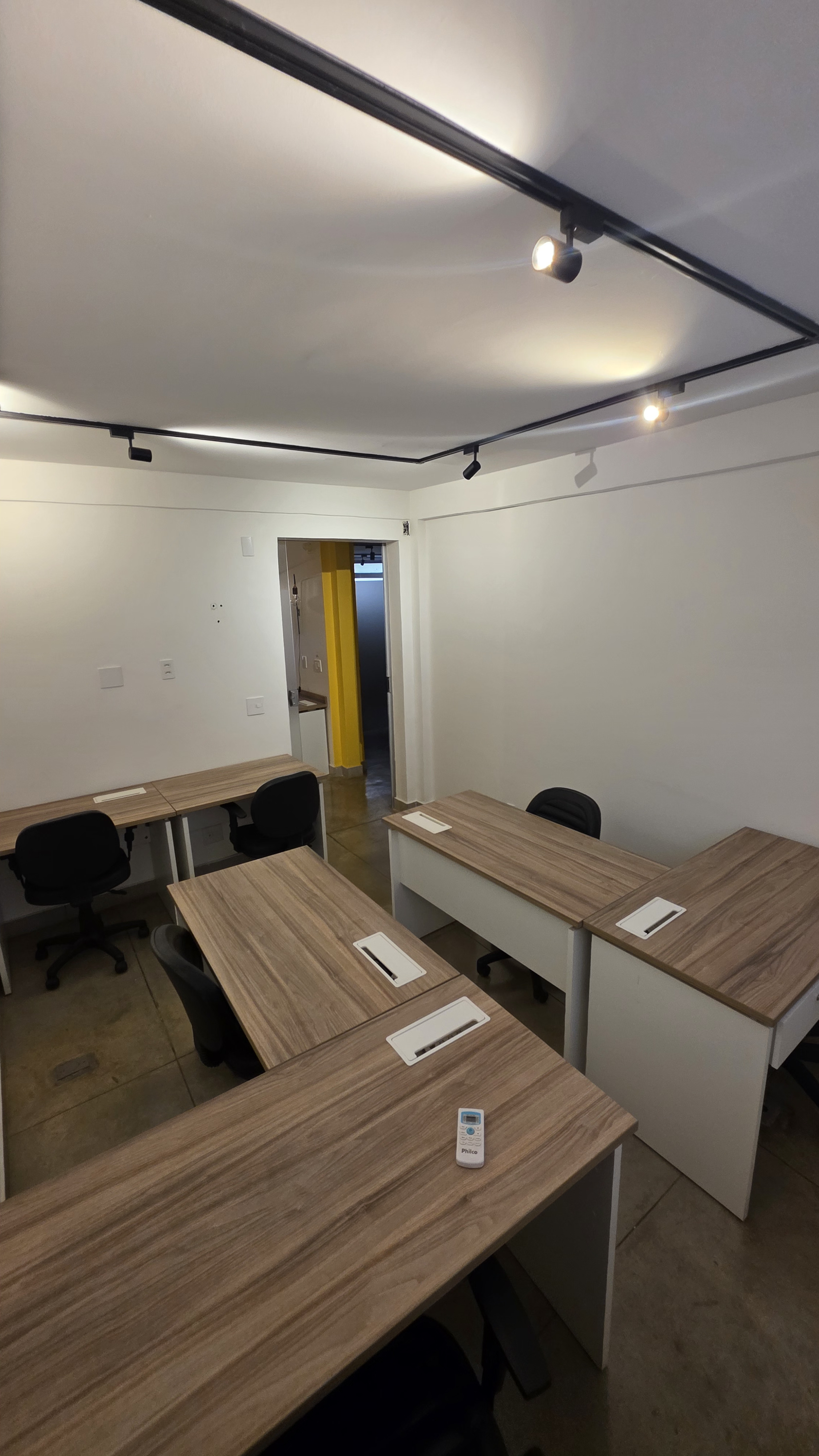 Foto da sala Escritório privativo para 6 posições · 10 a 20 m² em St. Oeste, Goiânia (4/4)