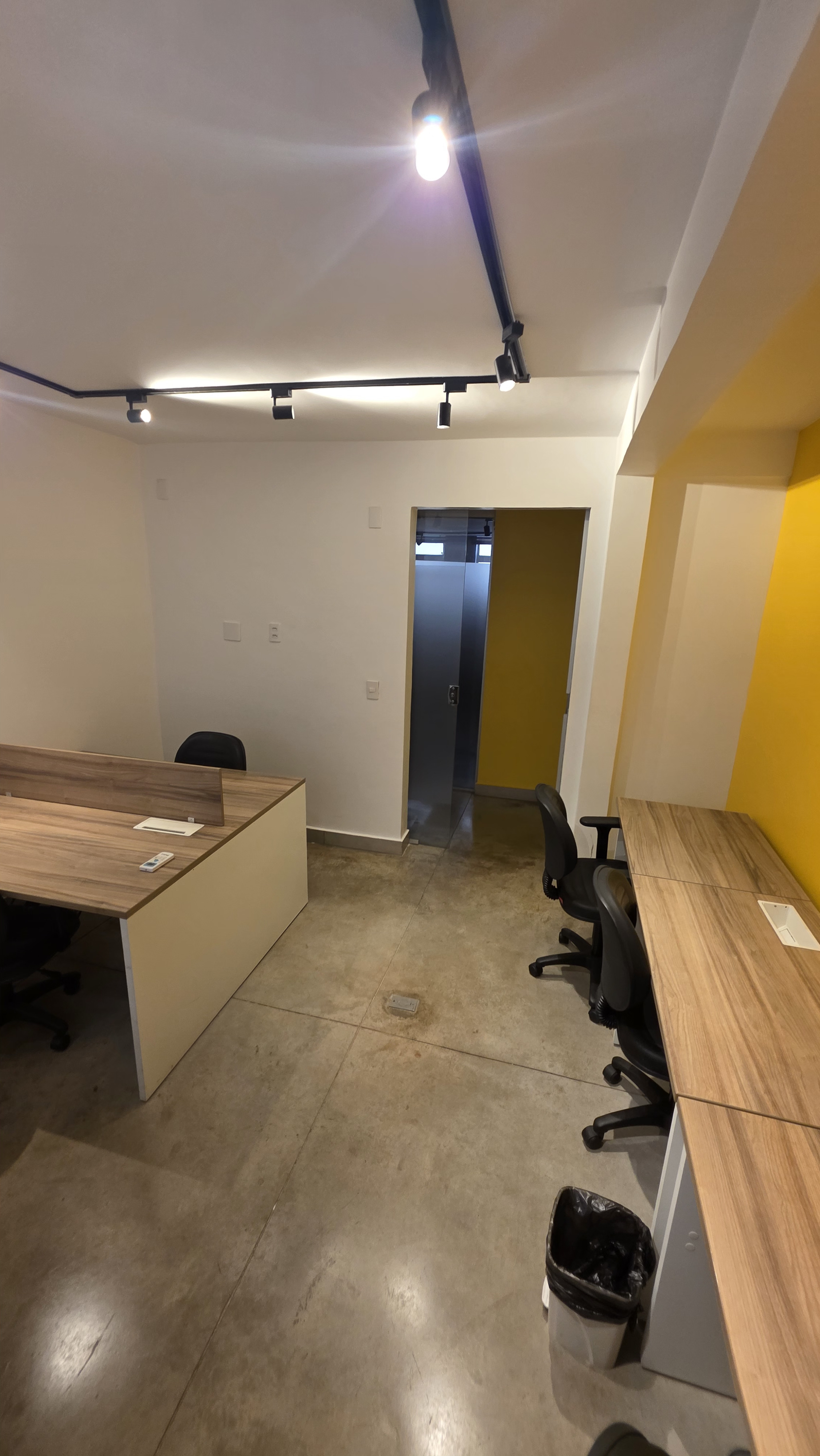 Foto de la sala Oficina privada para 7 puestos · 20 a 30 m² en St. Oeste, Goiânia (4/4)