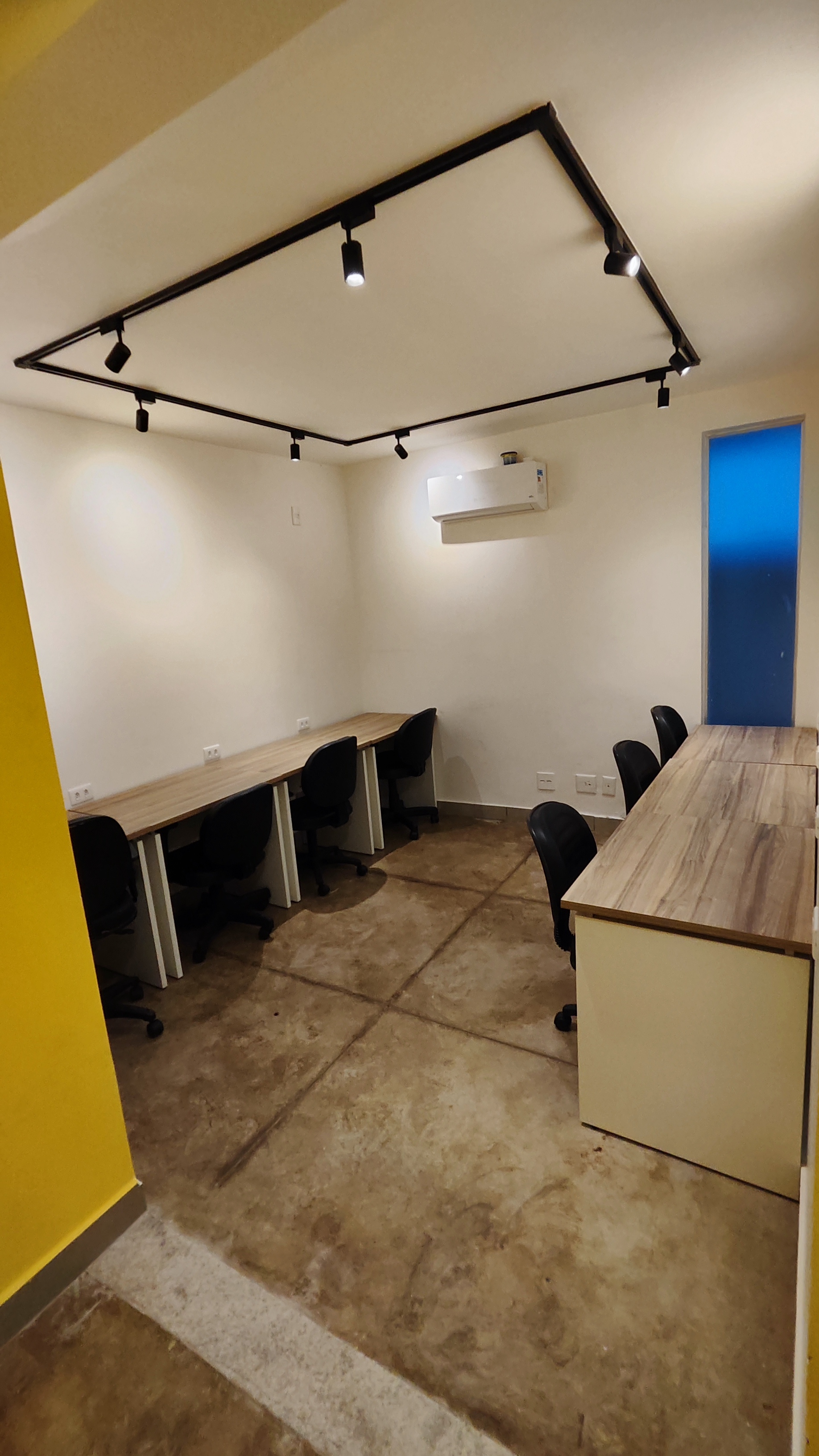 Foto da sala Escritório privativo para 13 posições · 20 a 30 m² em St. Oeste, Goiânia (1/5)