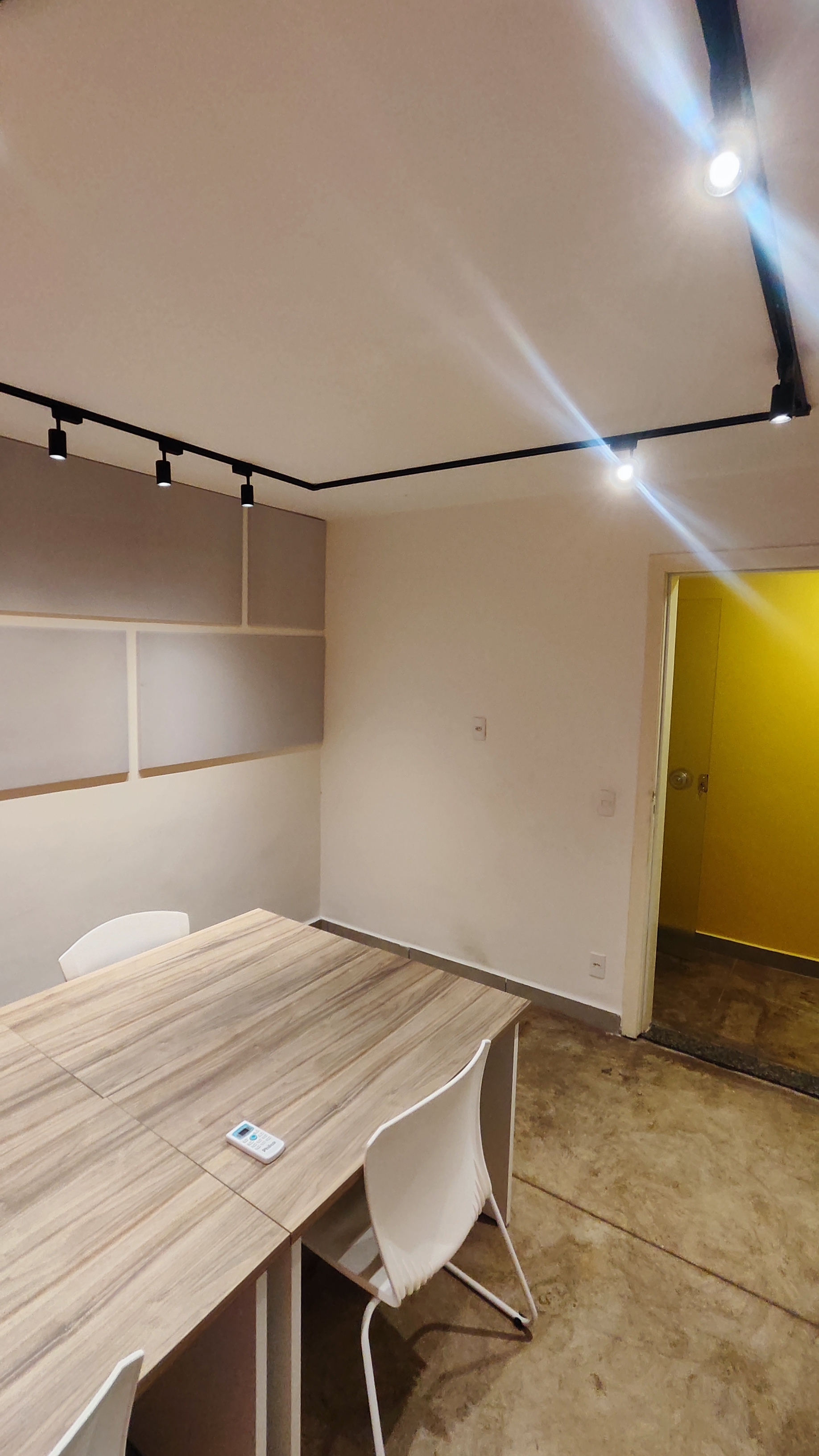 Foto da sala Escritório privativo para 13 posições · 20 a 30 m² em St. Oeste, Goiânia (2/5)