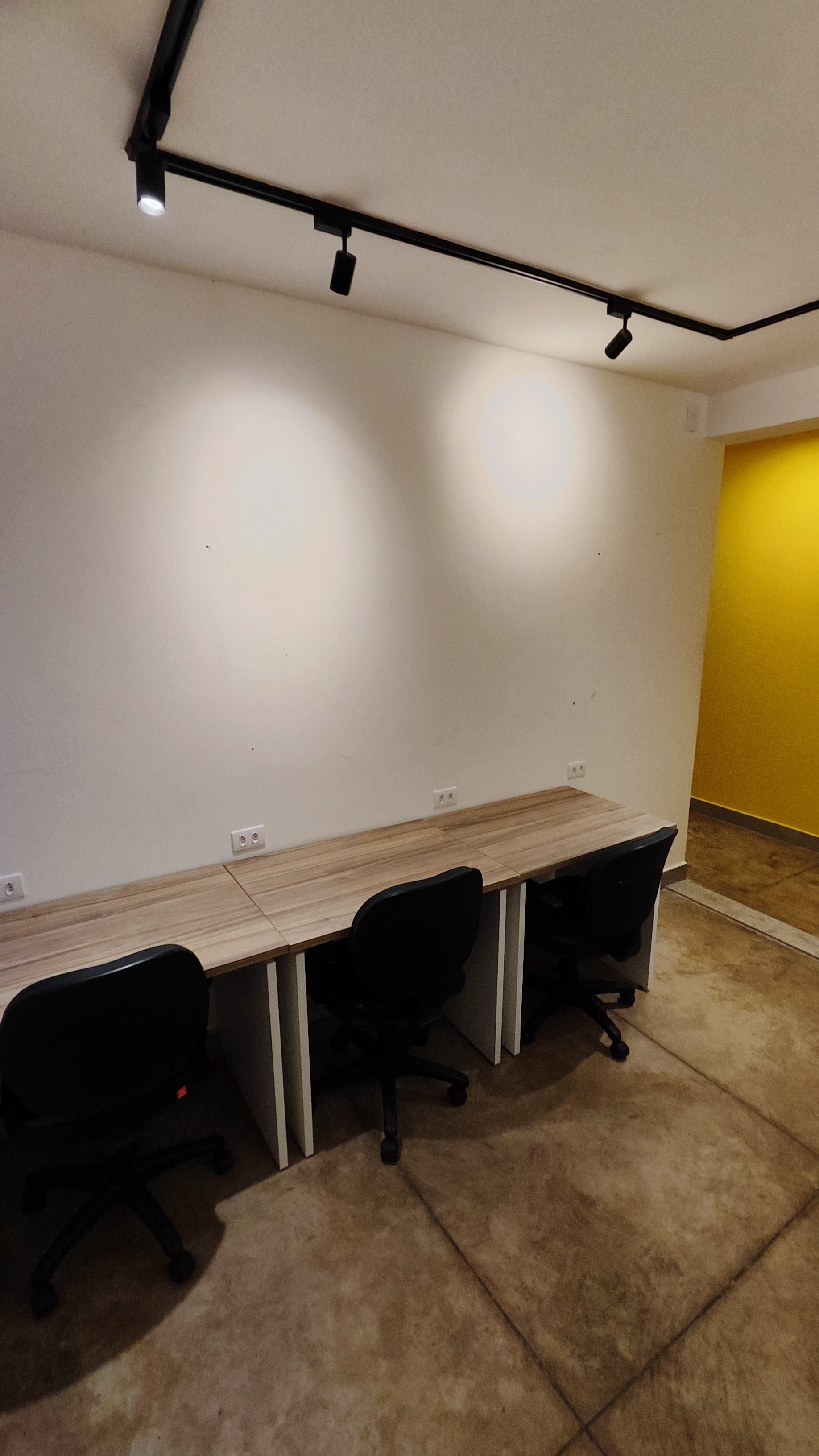 Foto da sala Escritório privativo para 13 posições · 20 a 30 m² em St. Oeste, Goiânia (4/5)