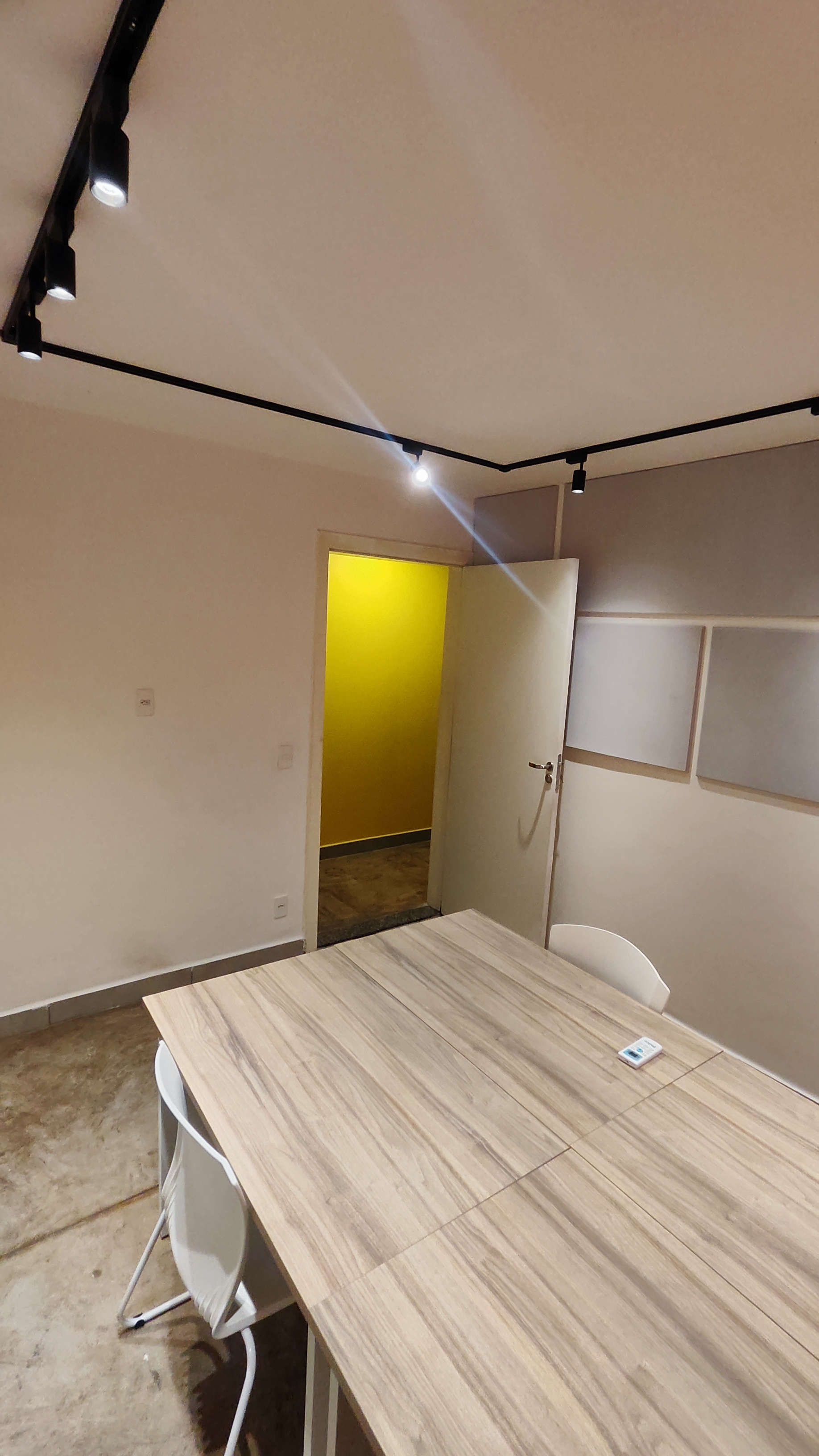 Foto da sala Escritório privativo para 13 posições · 20 a 30 m² em St. Oeste, Goiânia (3/5)