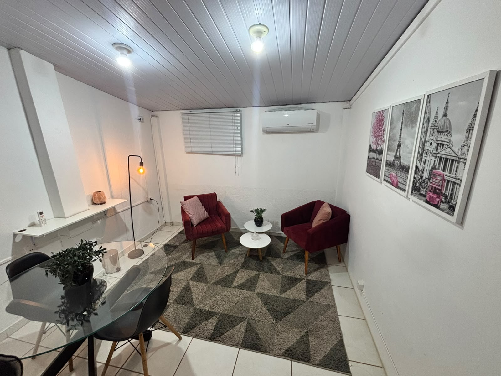 Foto de la sala Oficina privada para 4 puestos · 10 a 20 m² en Bela Vista, Passos (1/3)