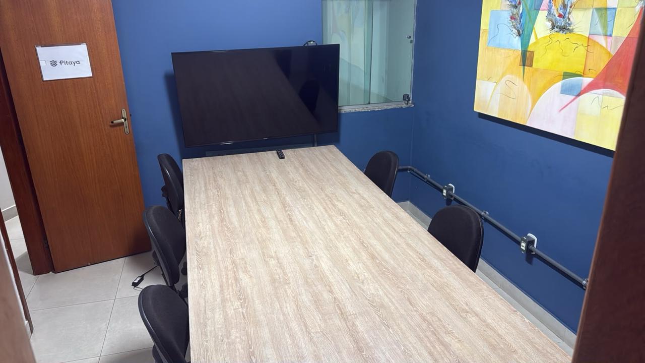 Foto de la sala Oficina privada para 8 puestos · 10 a 20 m² en Centro, Teixeira de Freitas (2/3)