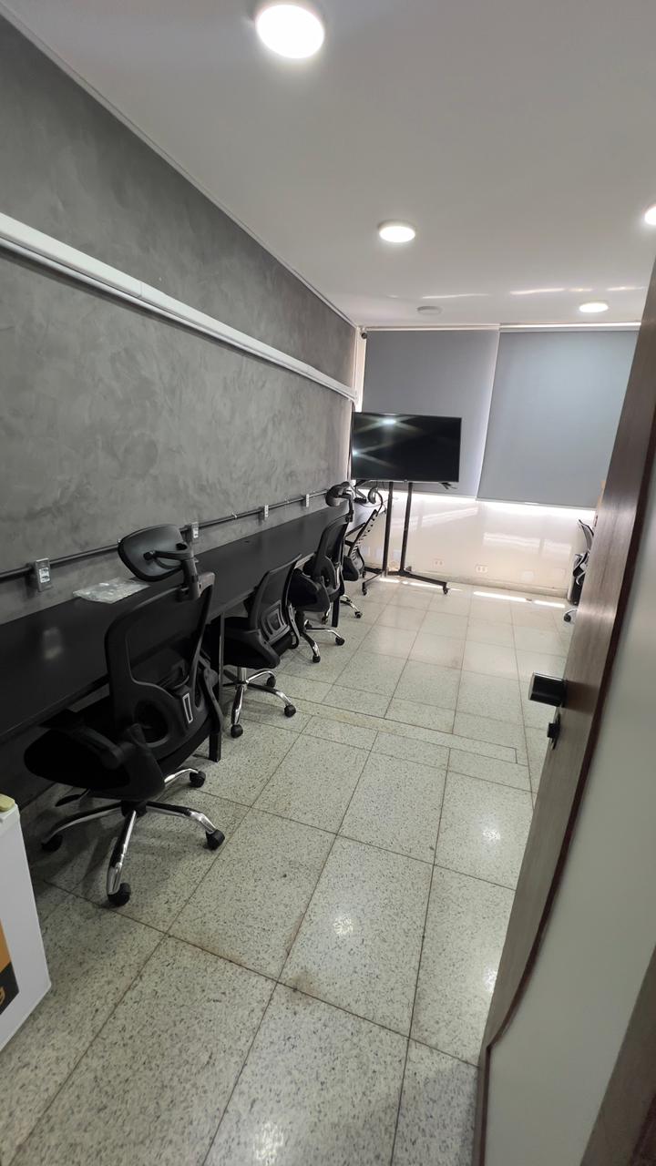 Foto da sala Escritório privativo para 12 posições · 20 a 30 m² em Badu, Niterói (1/2)