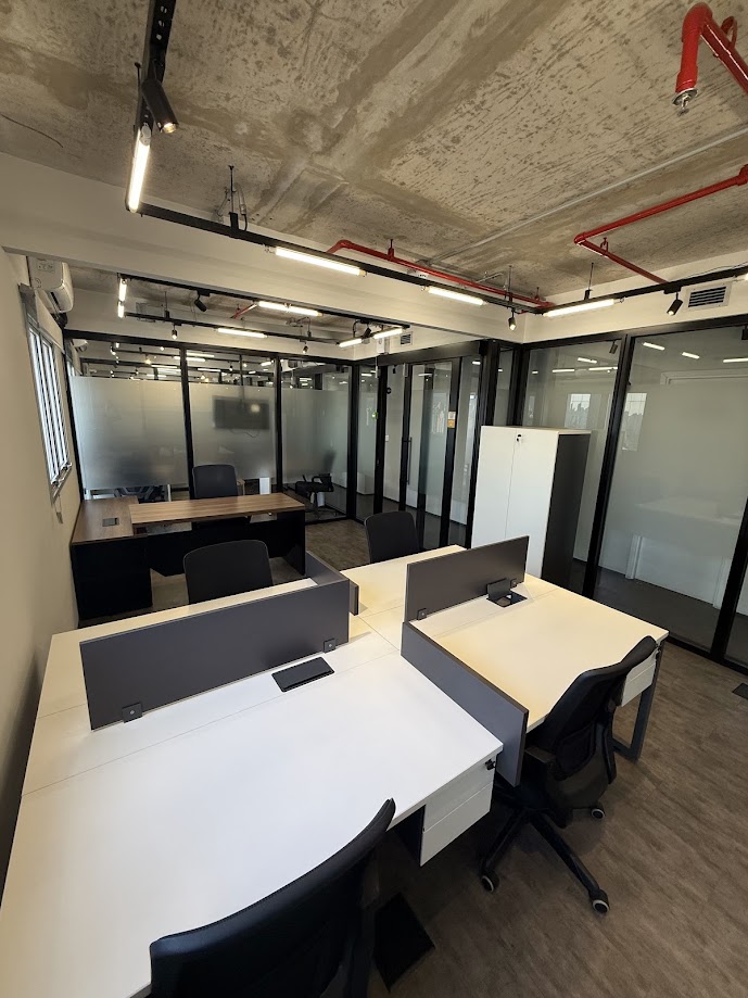 Foto de la sala Oficina privada para 12 puestos · 20 a 30 m² en Várzea da Barra Funda, São Paulo (1/5)