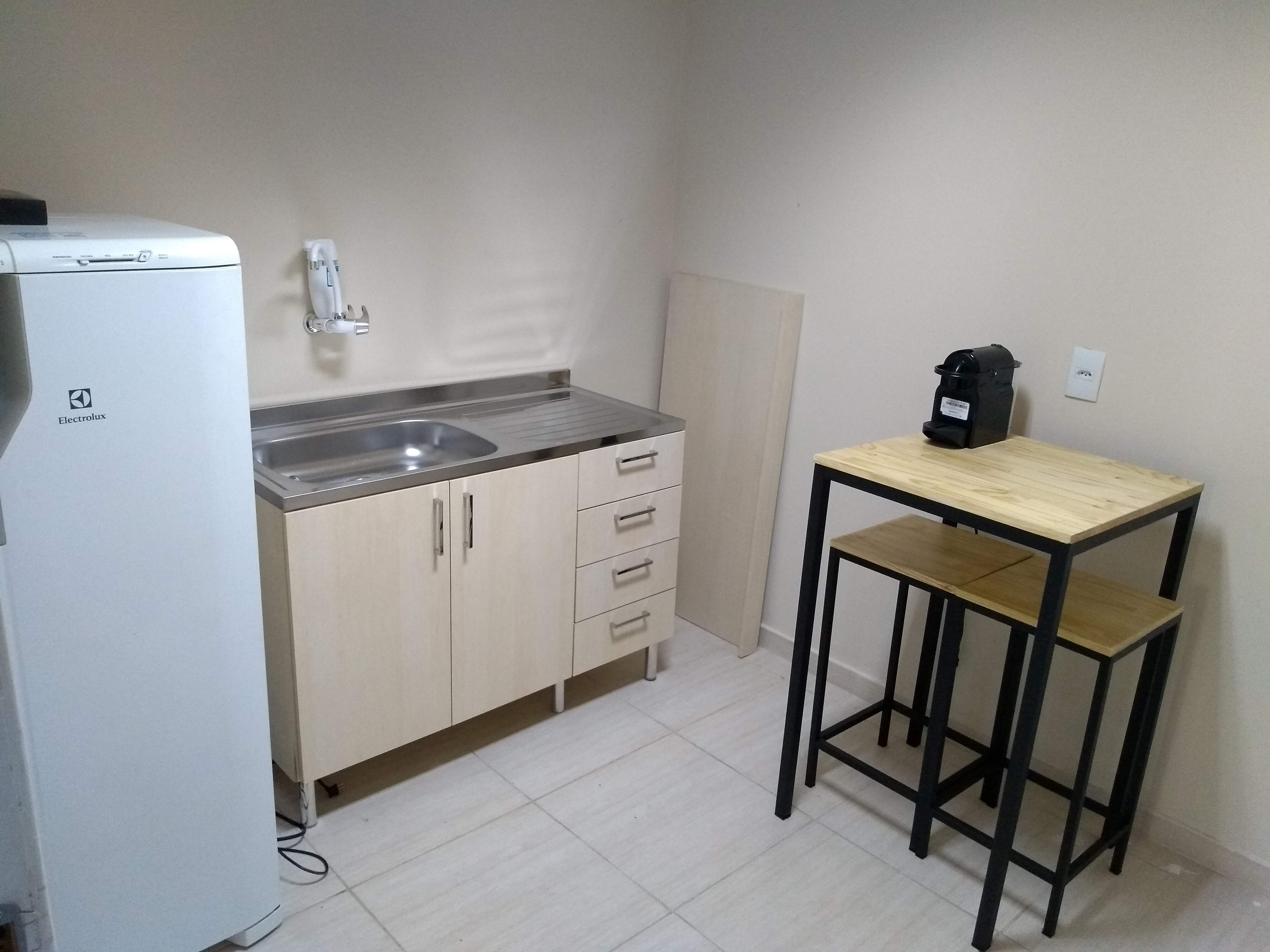 Foto de la sala Oficina privada para 6 puestos · 20 a 30 m² en Barra da Tijuca, Rio de Janeiro (2/3)