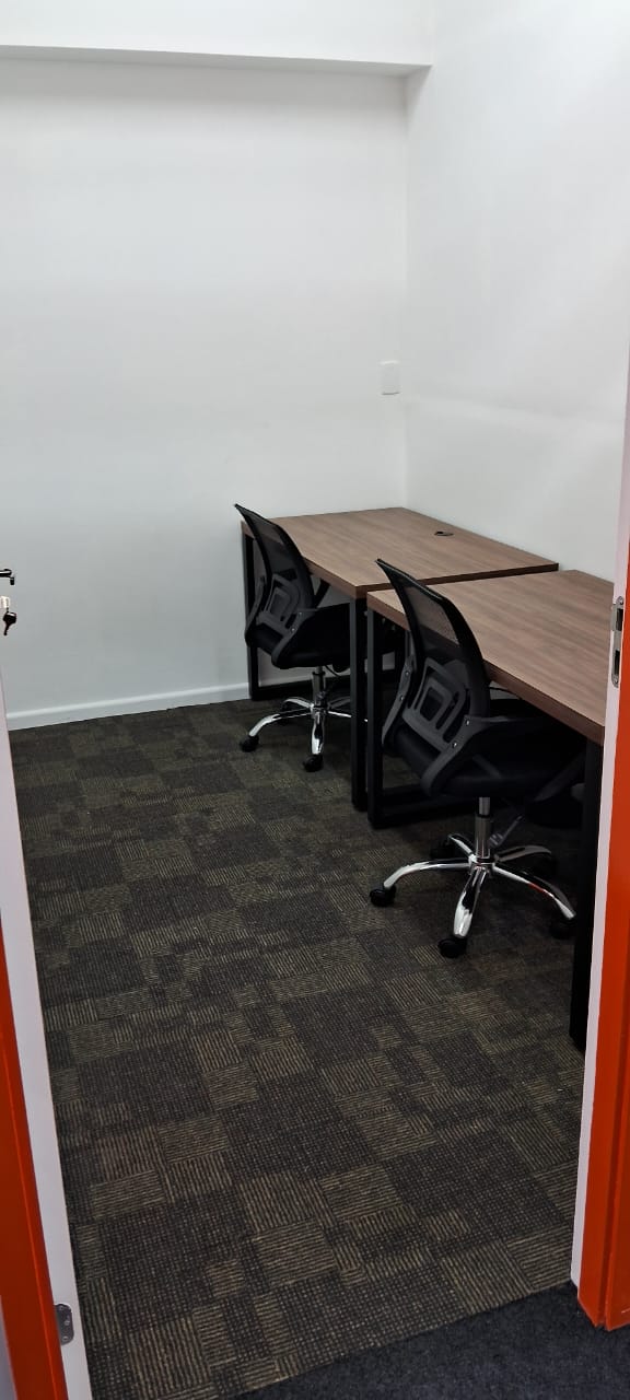 Foto da sala Escritório privativo para 2 posições · 0 a 10 m² em Jardim do Mar, São Bernardo do Campo (2/3)
