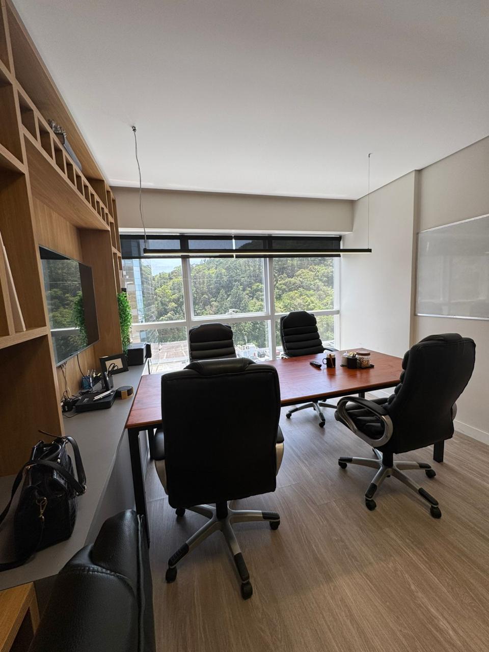 Foto da sala Escritório privativo para 8 posições · 20 a 30 m² em Centro, Balneário Camboriú (1/3)