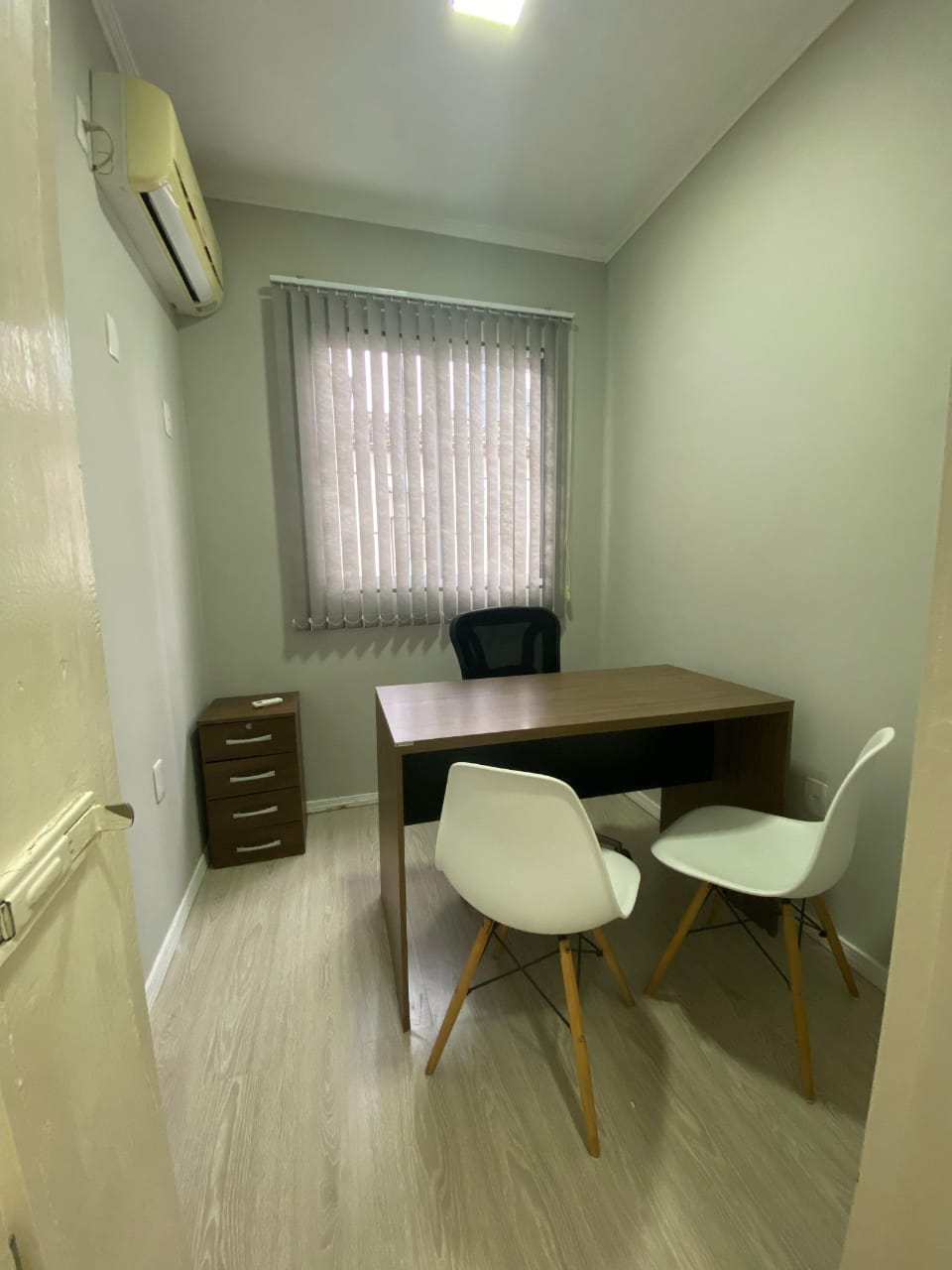 Foto de la sala Oficina privada para 2 puestos · 0 a 10 m² en Centro, Santa Maria (1/3)