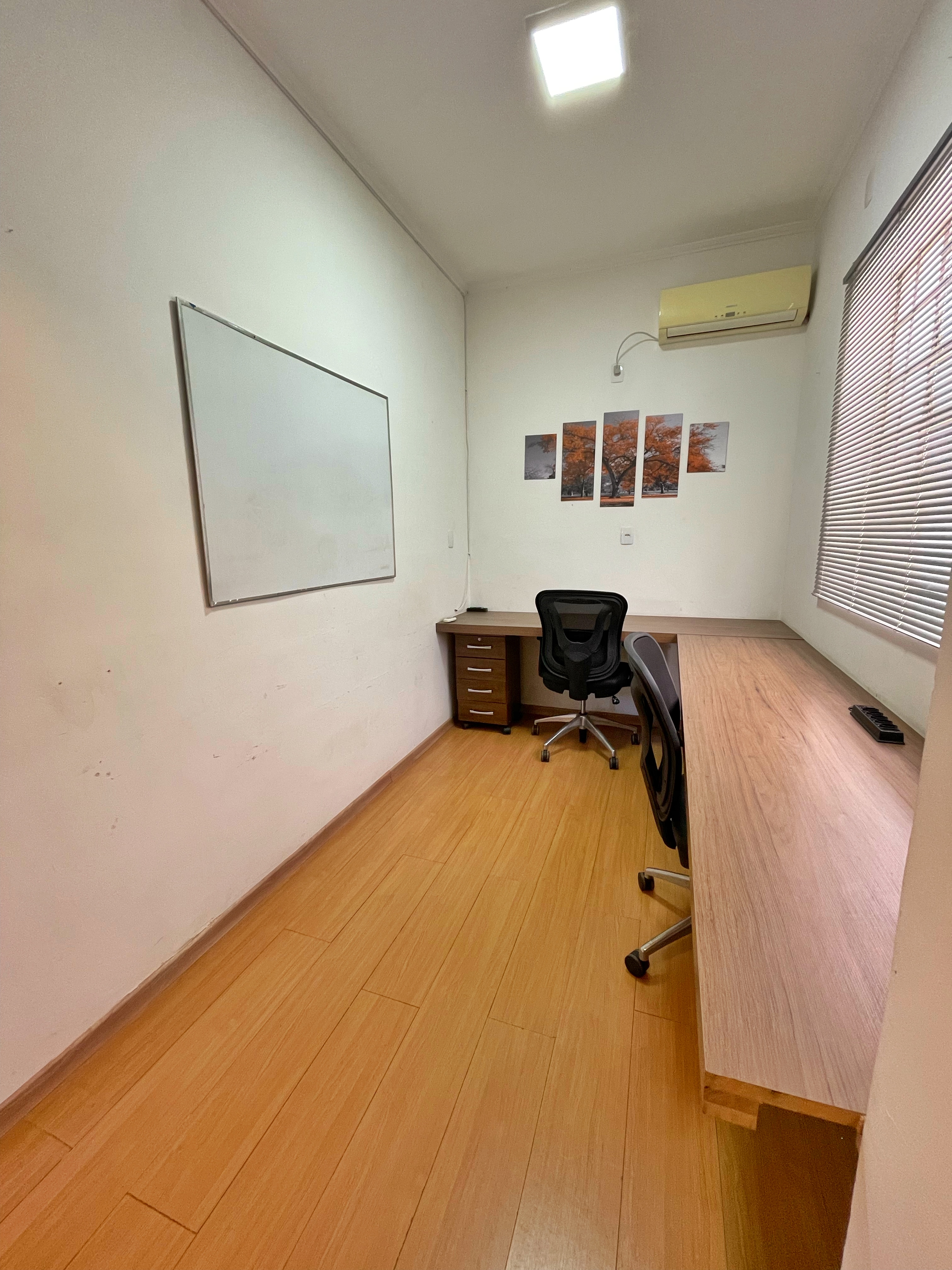 Foto de la sala Oficina privada para 3 puestos · 10 a 20 m² en Centro, Santa Maria (2/3)