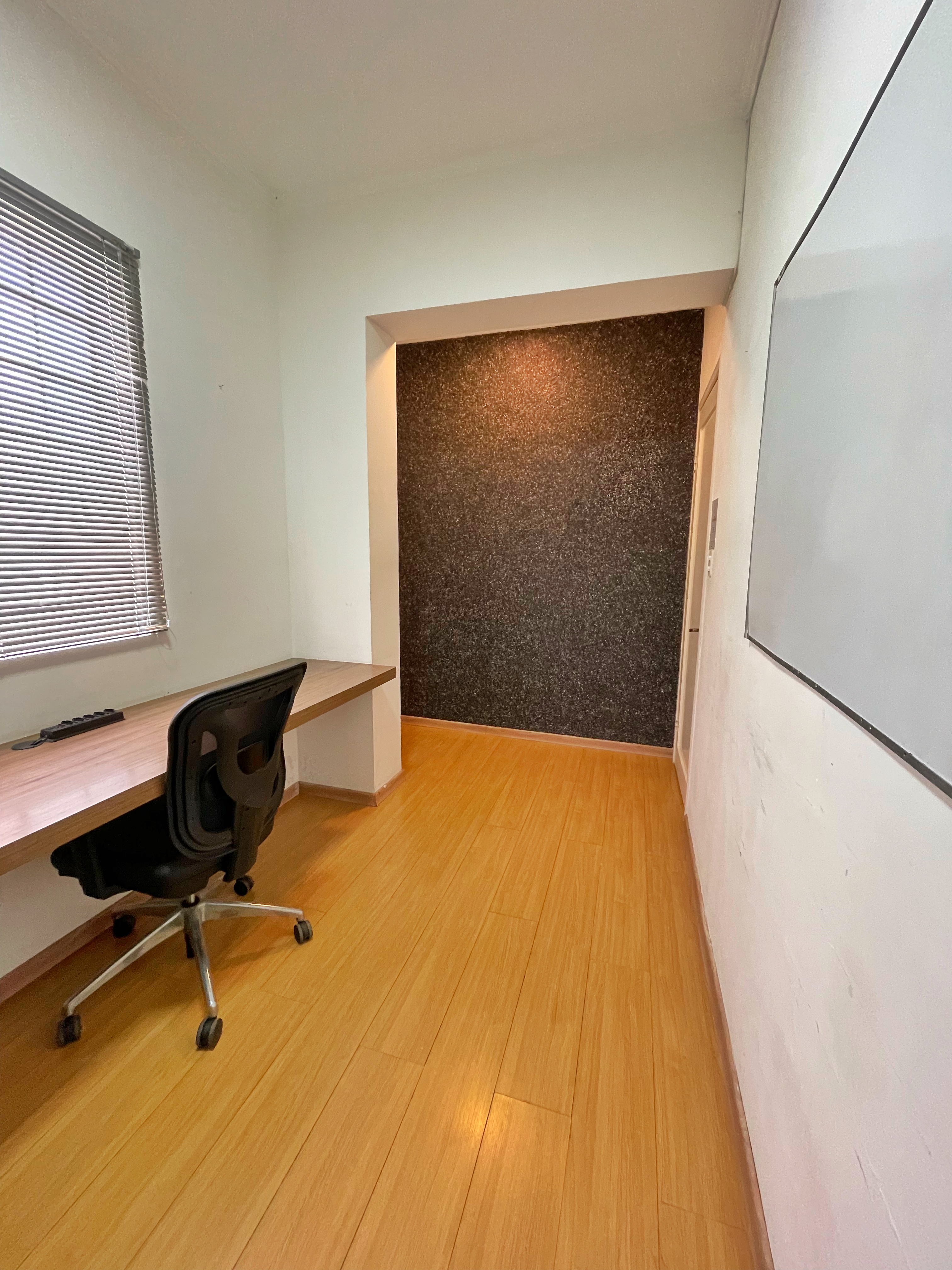 Foto de la sala Oficina privada para 3 puestos · 10 a 20 m² en Centro, Santa Maria (3/3)