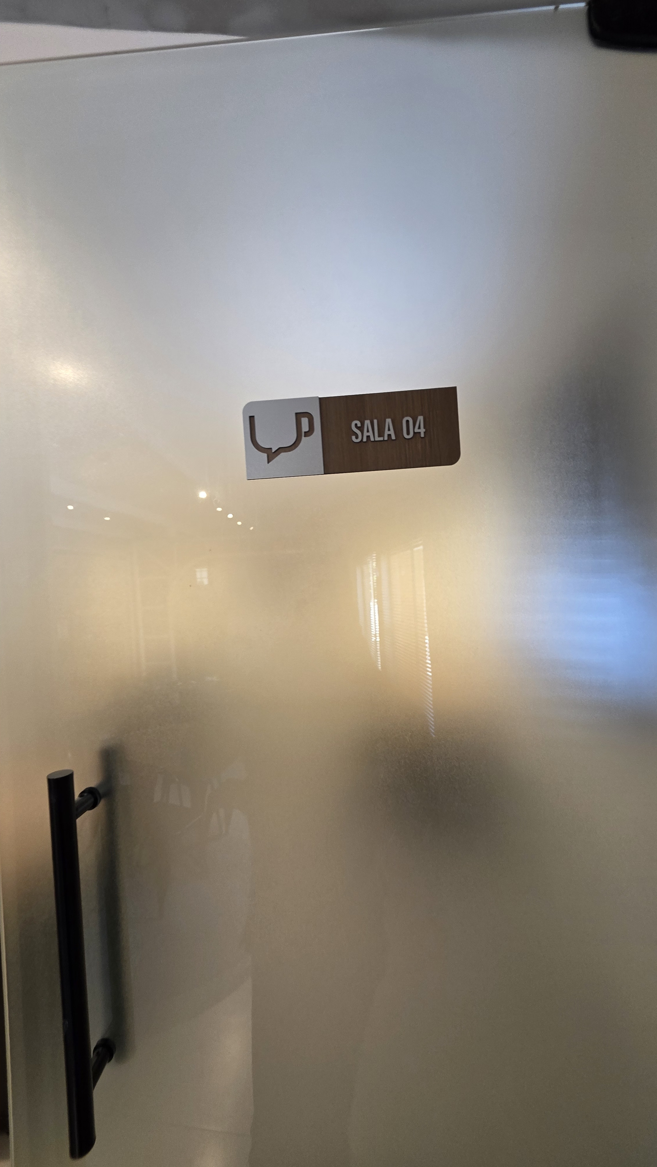 Foto de la sala Oficina privada para 8 puestos · 10 a 20 m² en Setor Sul, Goiânia (3/3)