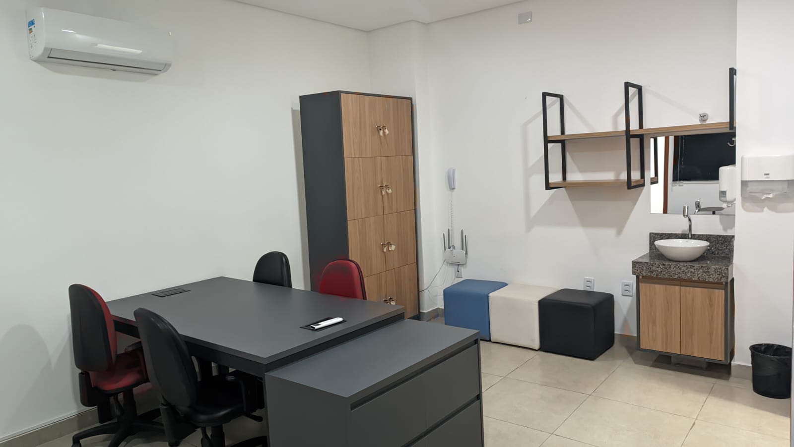 Foto de la sala Oficina privada para 8 puestos · 20 a 30 m² en Centro-Sul, Cuiabá (1/3)