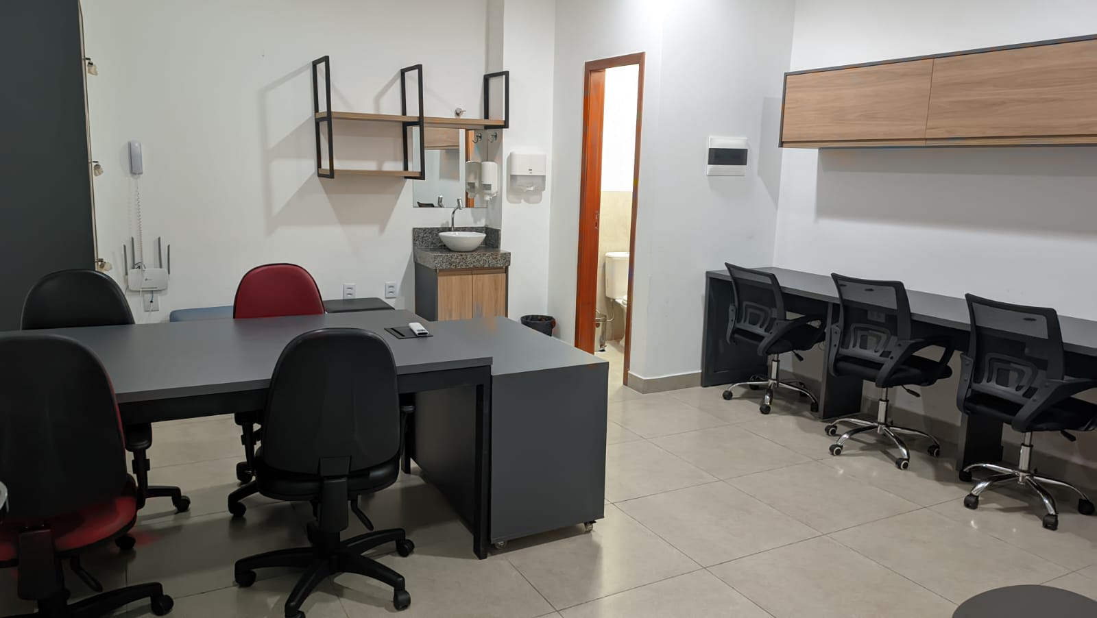 Foto de la sala Oficina privada para 8 puestos · 20 a 30 m² en Centro-Sul, Cuiabá (3/3)