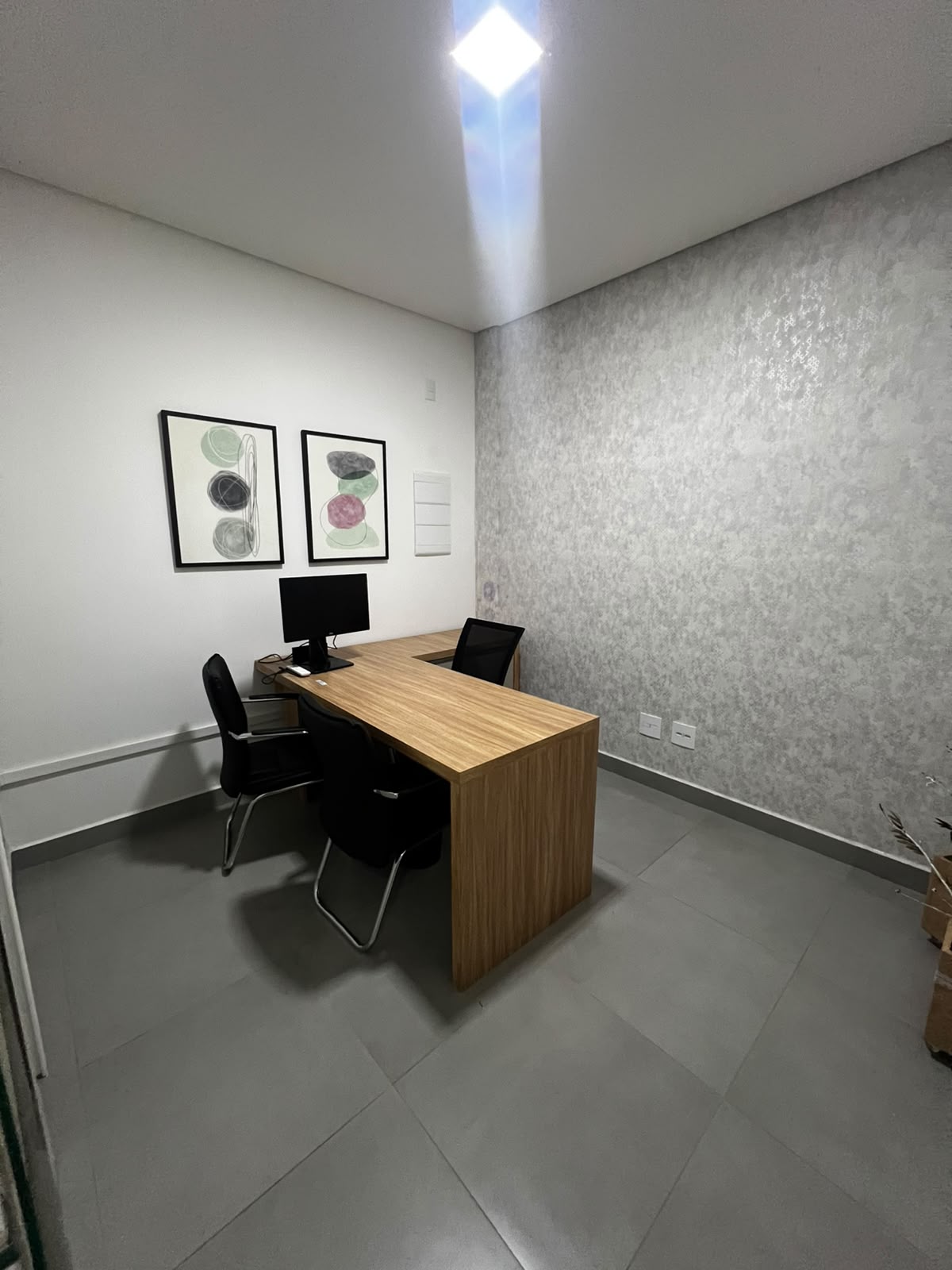 Foto de la sala Oficina privada para 3 puestos · 0 a 10 m² en Jardim Primavera, Nova Odessa (2/3)