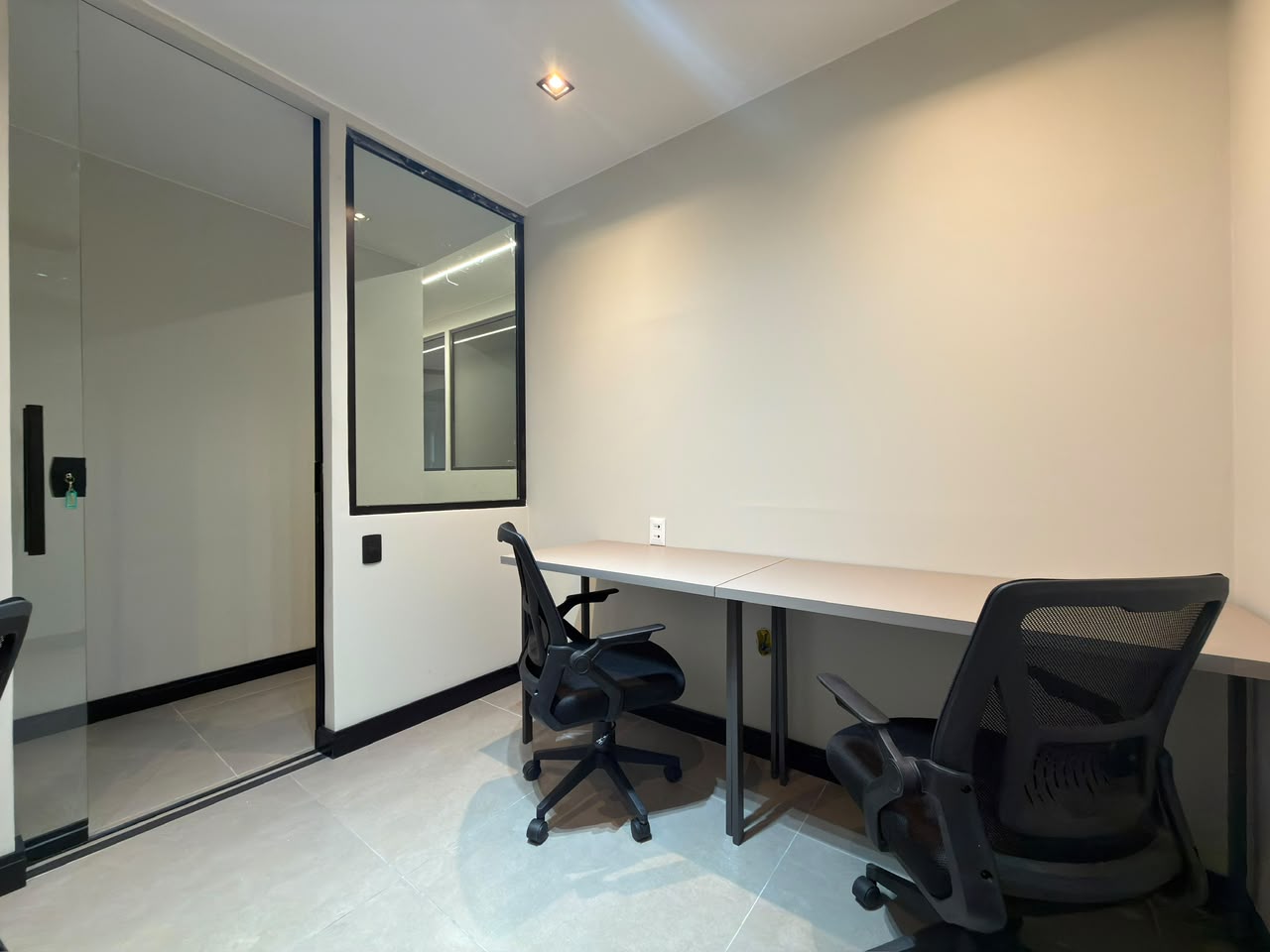 Foto da sala Escritório privativo para 5 posições · 10 a 20 m² em Setor Habitacional Vicente Pires - Trecho 3, Brasília (2/3)