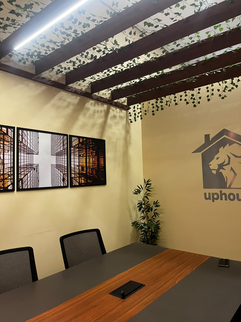 Foto da sala Sala Reunião — UpHousi Hub Imobiliária (2/10)