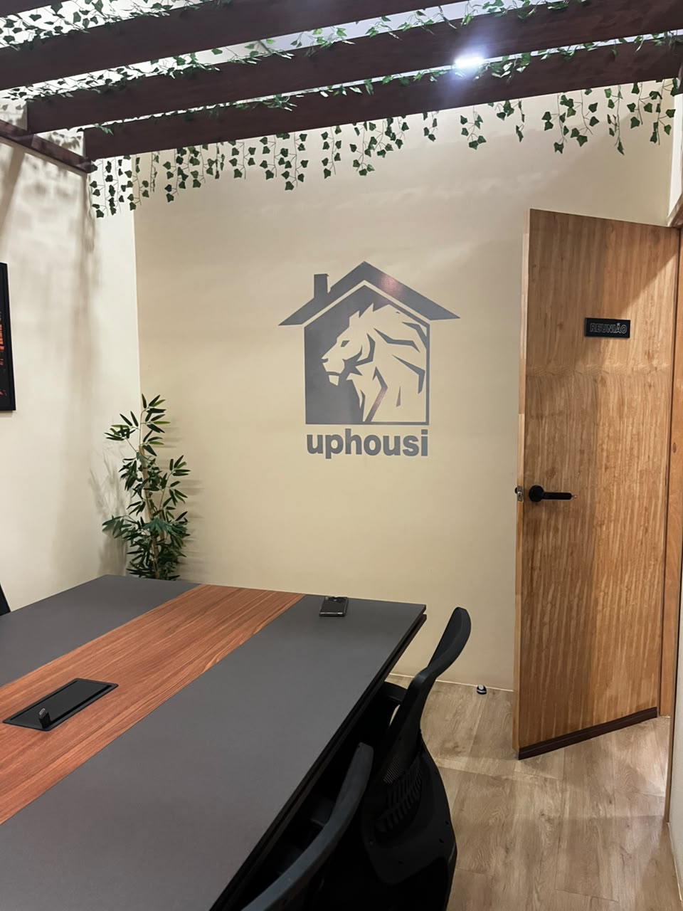 Foto da sala Sala Reunião — UpHousi Hub Imobiliária (3/10)