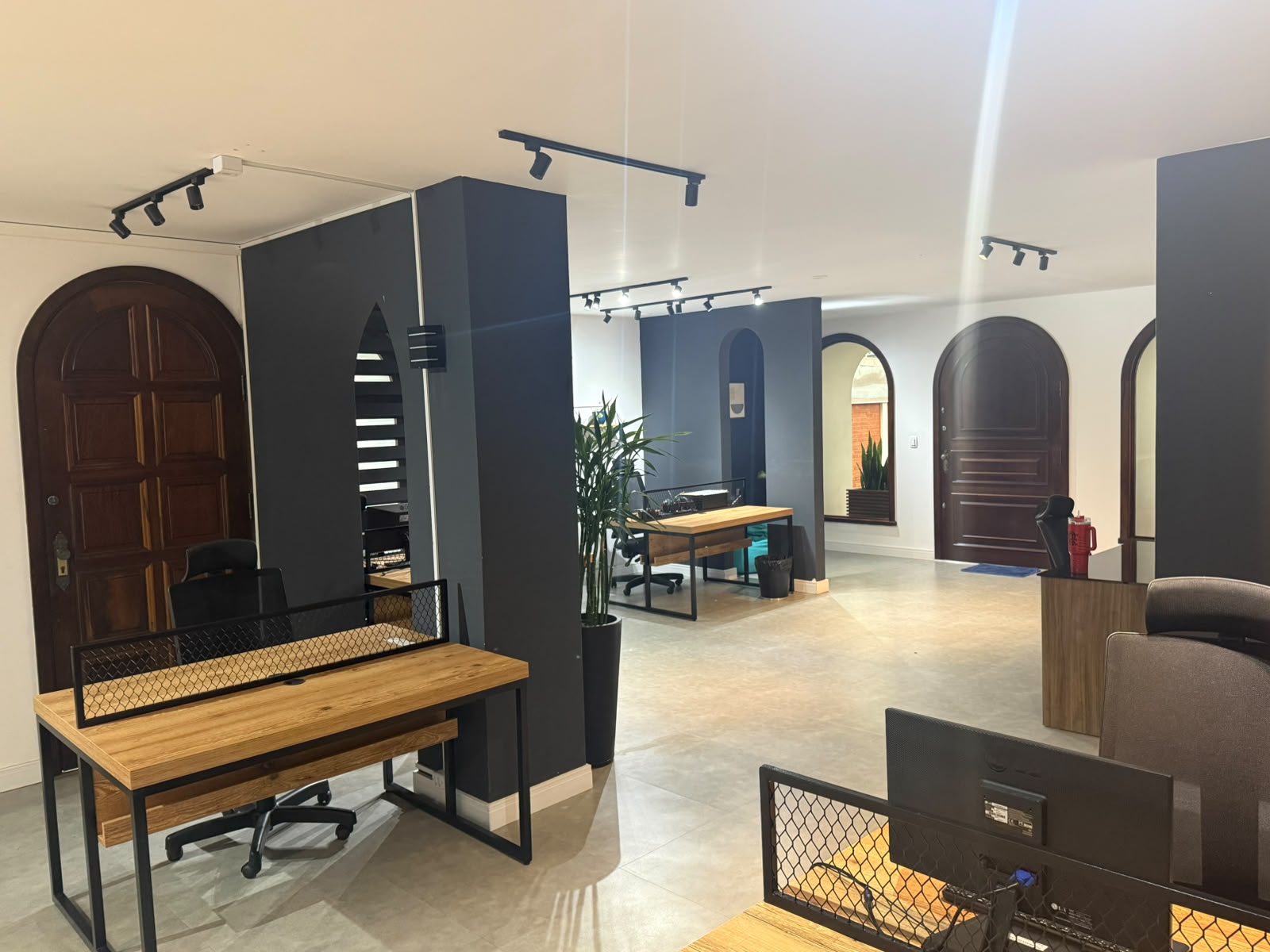 Foto da sala Escritório privativo para 15 posições · 80 a 90 m² em Água Verde, Curitiba (3/3)