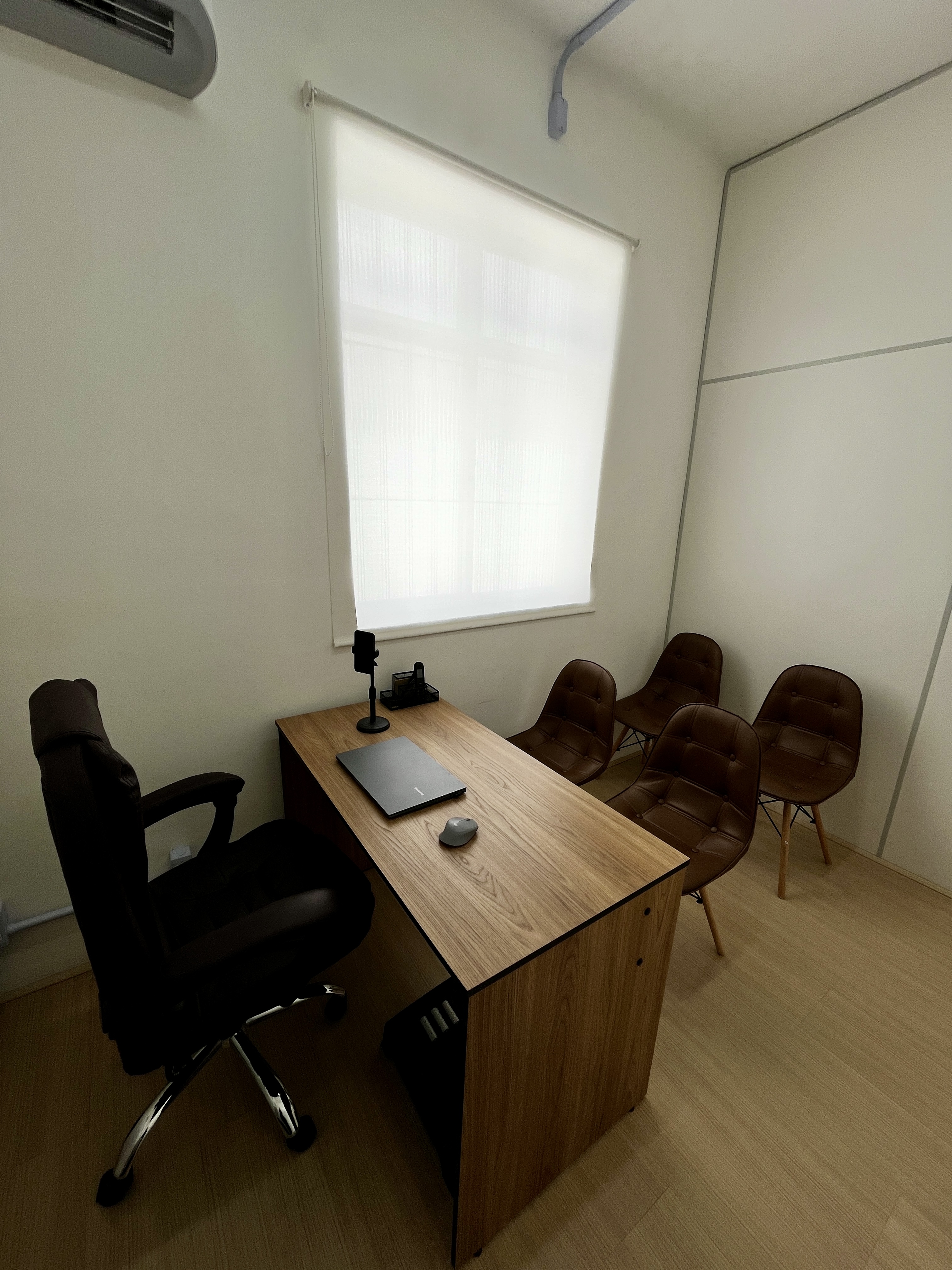 Foto da sala Escritório privativo para 4 posições · 0 a 10 m² em Centro, Nova Iguaçu (2/3)
