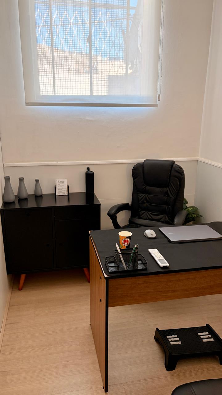 Foto da sala Escritório privativo para 4 posições · 10 a 20 m² em Centro, Nova Iguaçu (1/3)