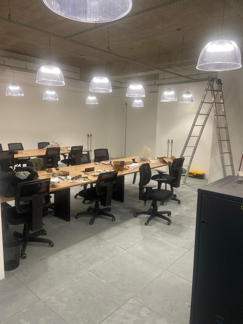 Foto de la sala Oficina privada para 50 puestos · 130 a 140 m² en Pinheiros, São Paulo (4/5)