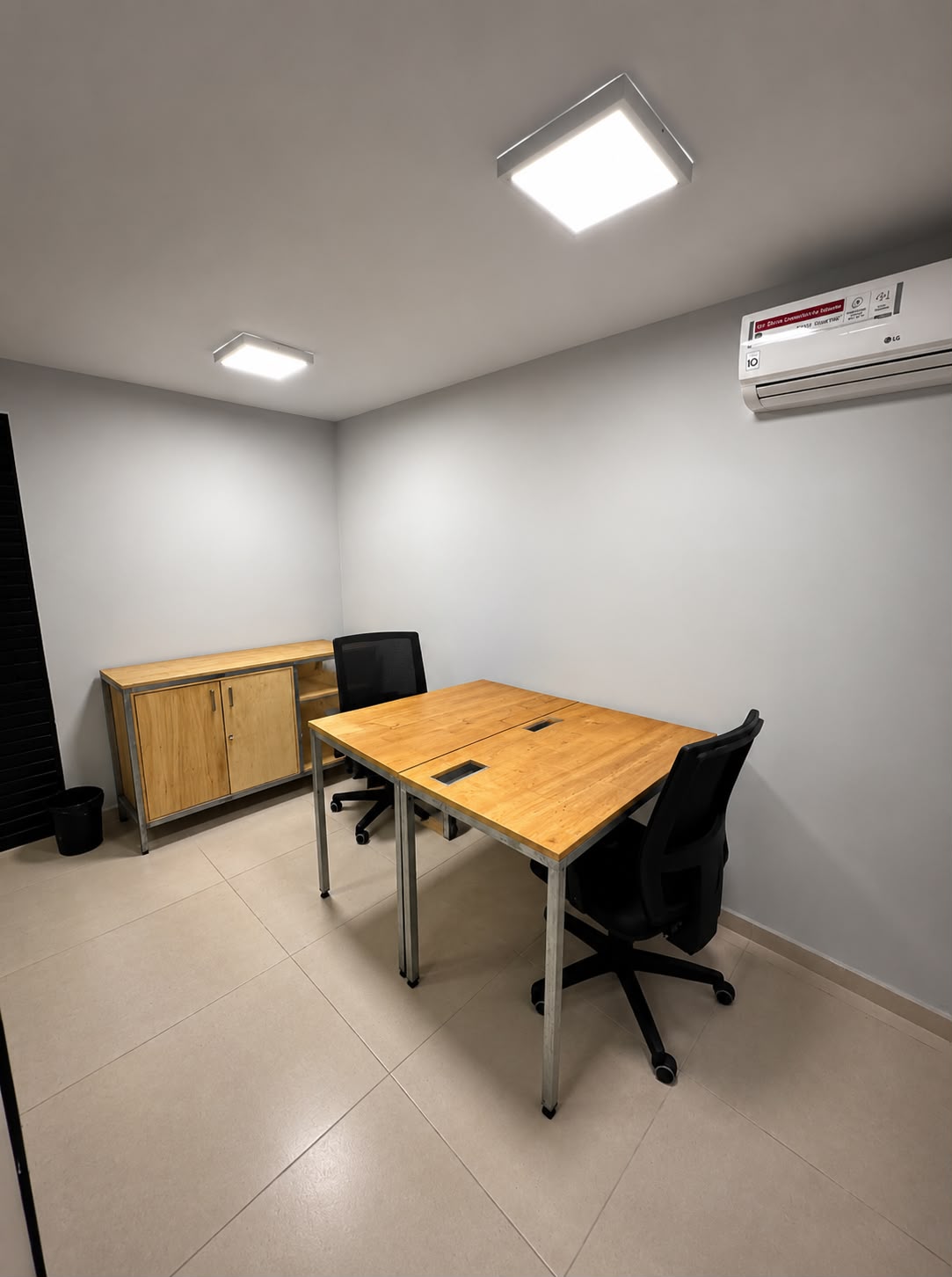 Foto da sala Escritório privativo para 2 posições · 0 a 10 m² em Batel, Curitiba (1/3)