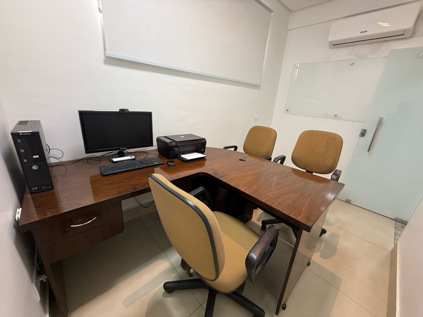 Foto da sala Escritório privativo para 3 posições · 0 a 10 m² em Canaã, Ipatinga (1/4)
