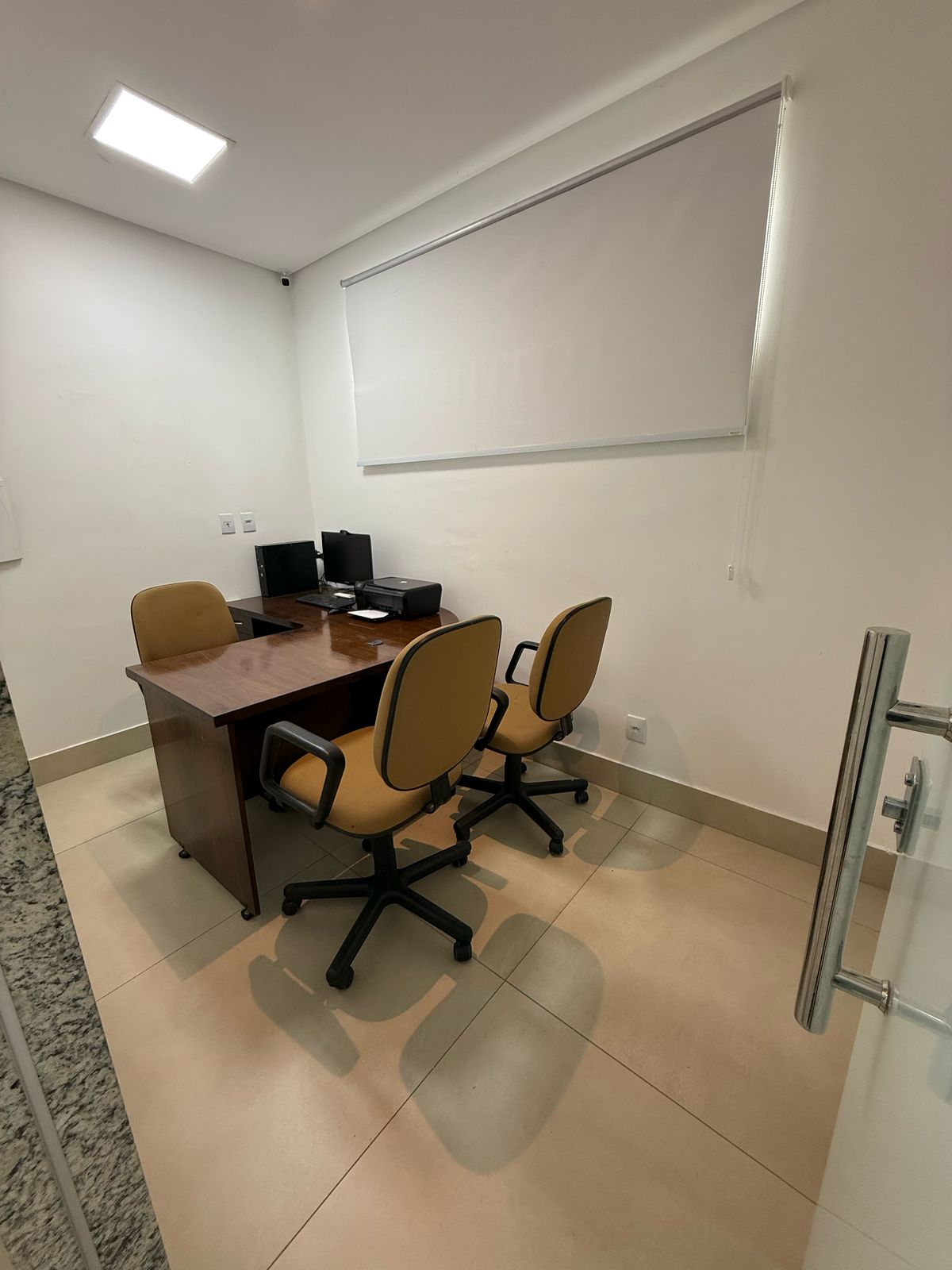 Foto da sala Escritório privativo para 3 posições · 0 a 10 m² em Canaã, Ipatinga (2/4)