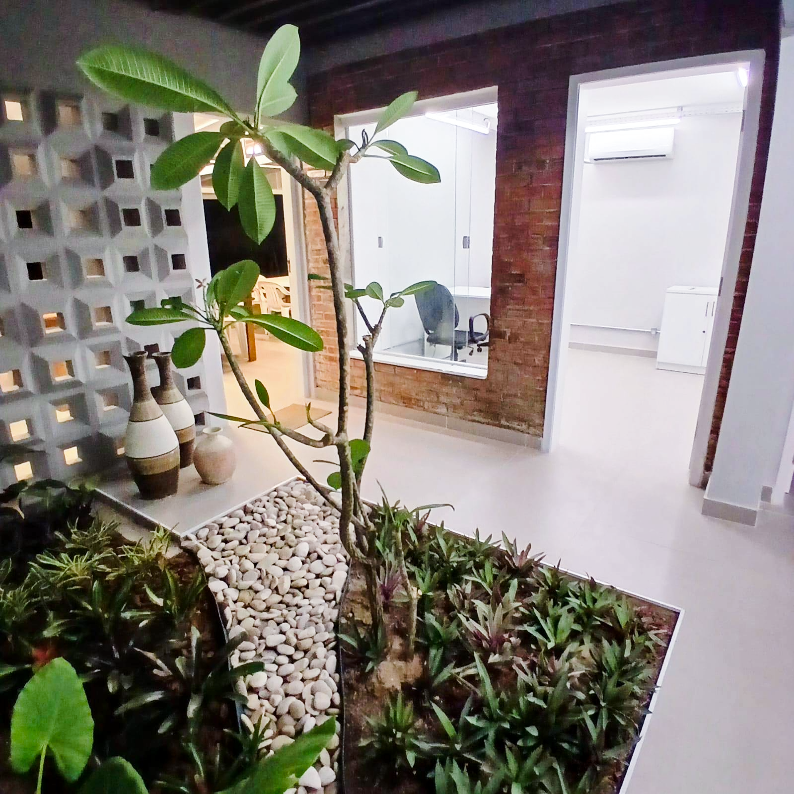 Foto da sala Escritório privativo para 5 posições · 0 a 10 m² em Joaquim Távora, Fortaleza (1/3)