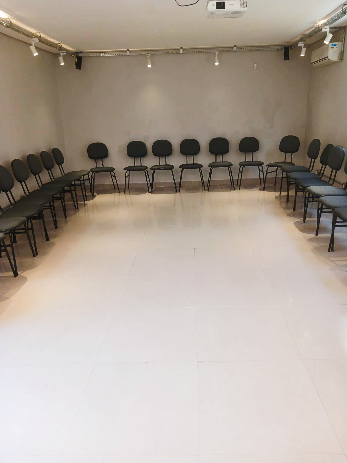 Photo of the room sala 17 — Open House Coworking (2/11)