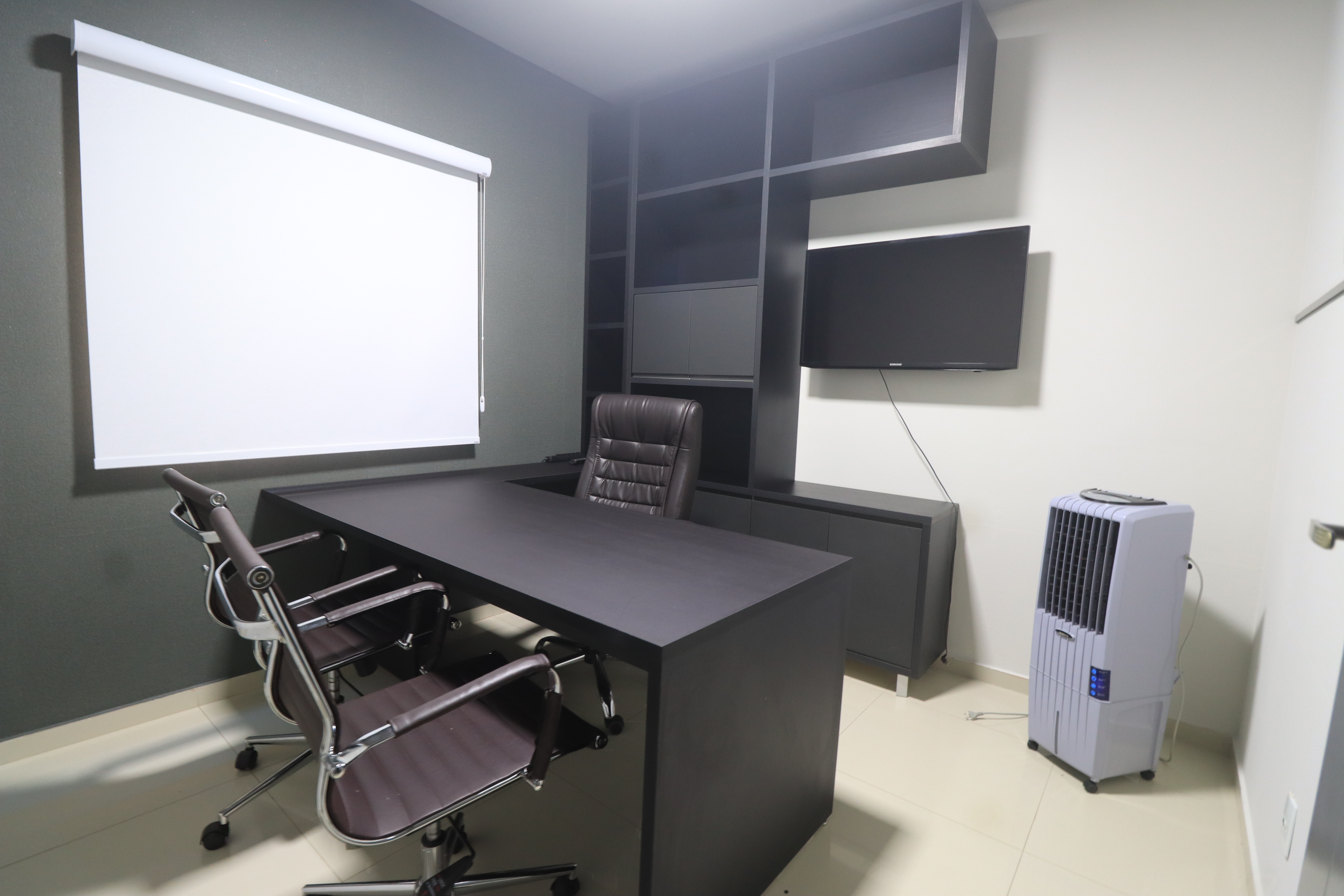 Foto de la sala Oficina privada para 3 puestos · 10 a 20 m² en Felicia, Vitória da Conquista (2/3)