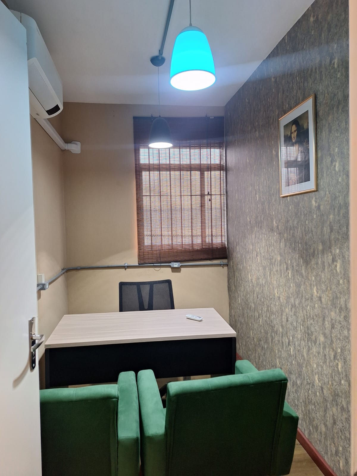 Foto da sala Sala bocaína (escritório executivo) — Coworking Prisma Office Resende RJ (2/8)