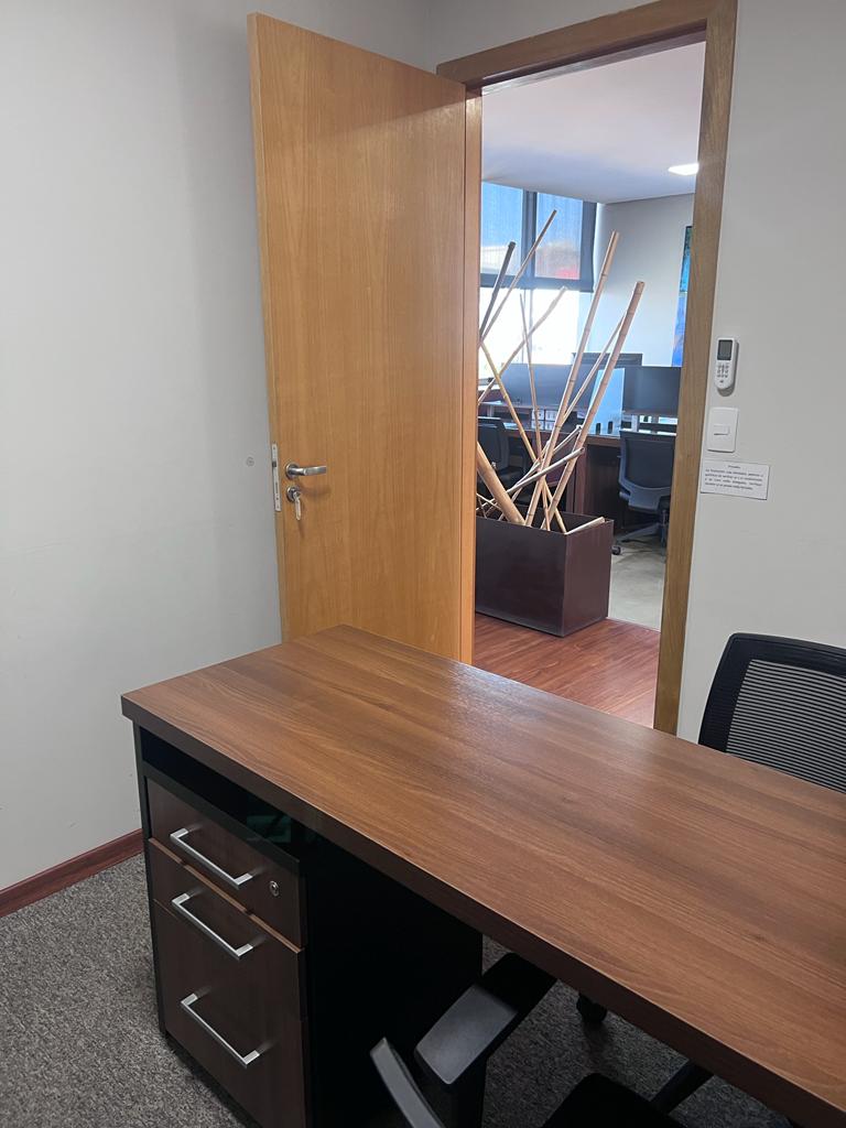 Foto de la sala Oficina privada para 4 puestos · 0 a 10 m² en Estoril, Belo Horizonte (2/3)