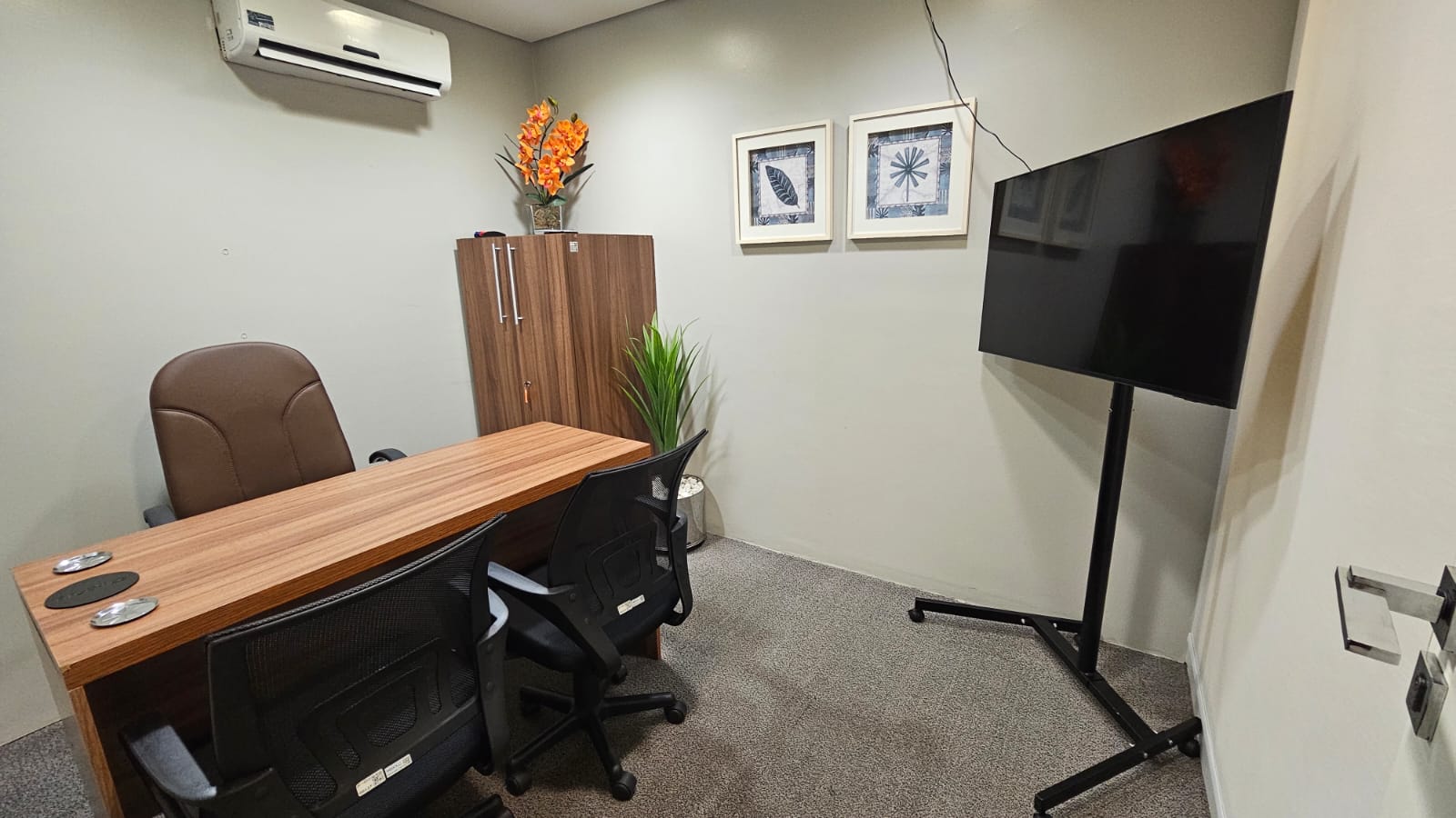 Foto da sala Escritório privativo para 3 posições · 0 a 10 m² em Adrianópolis, Manaus (2/3)