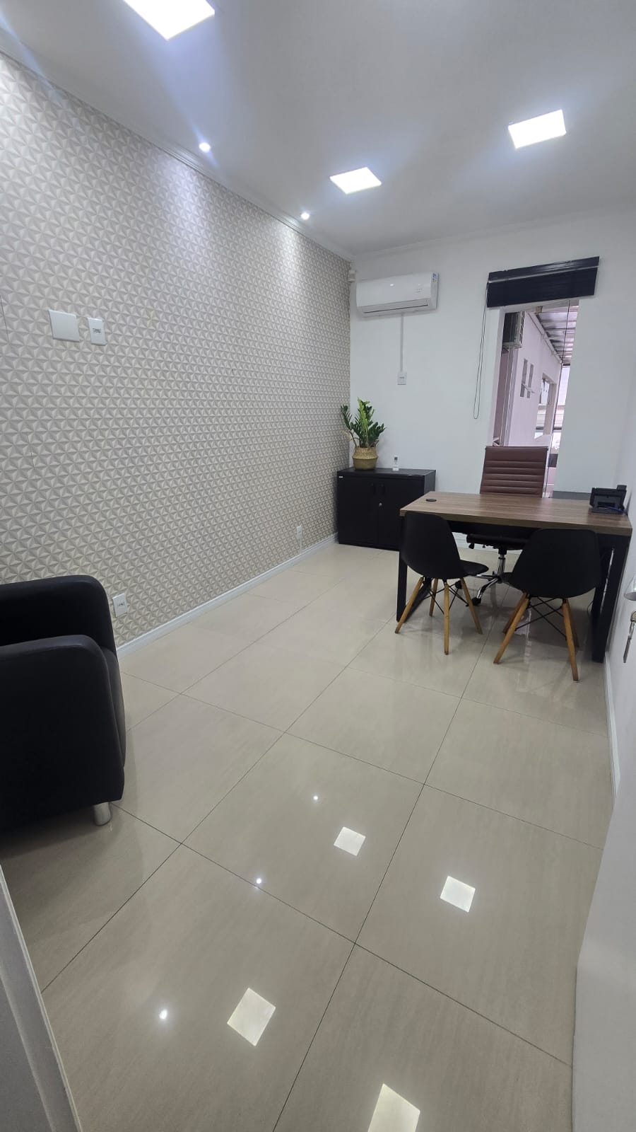 Foto da sala Escritório privativo para 2 posições · 10 a 20 m² em Gonzaga, Santos (3/3)