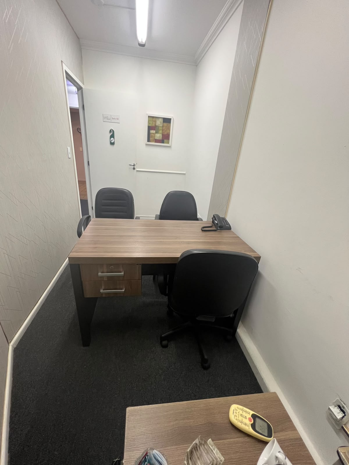 Foto de la sala Oficina privada para 3 puestos · 50 a 60 m² en Centro, Florianópolis (3/3)