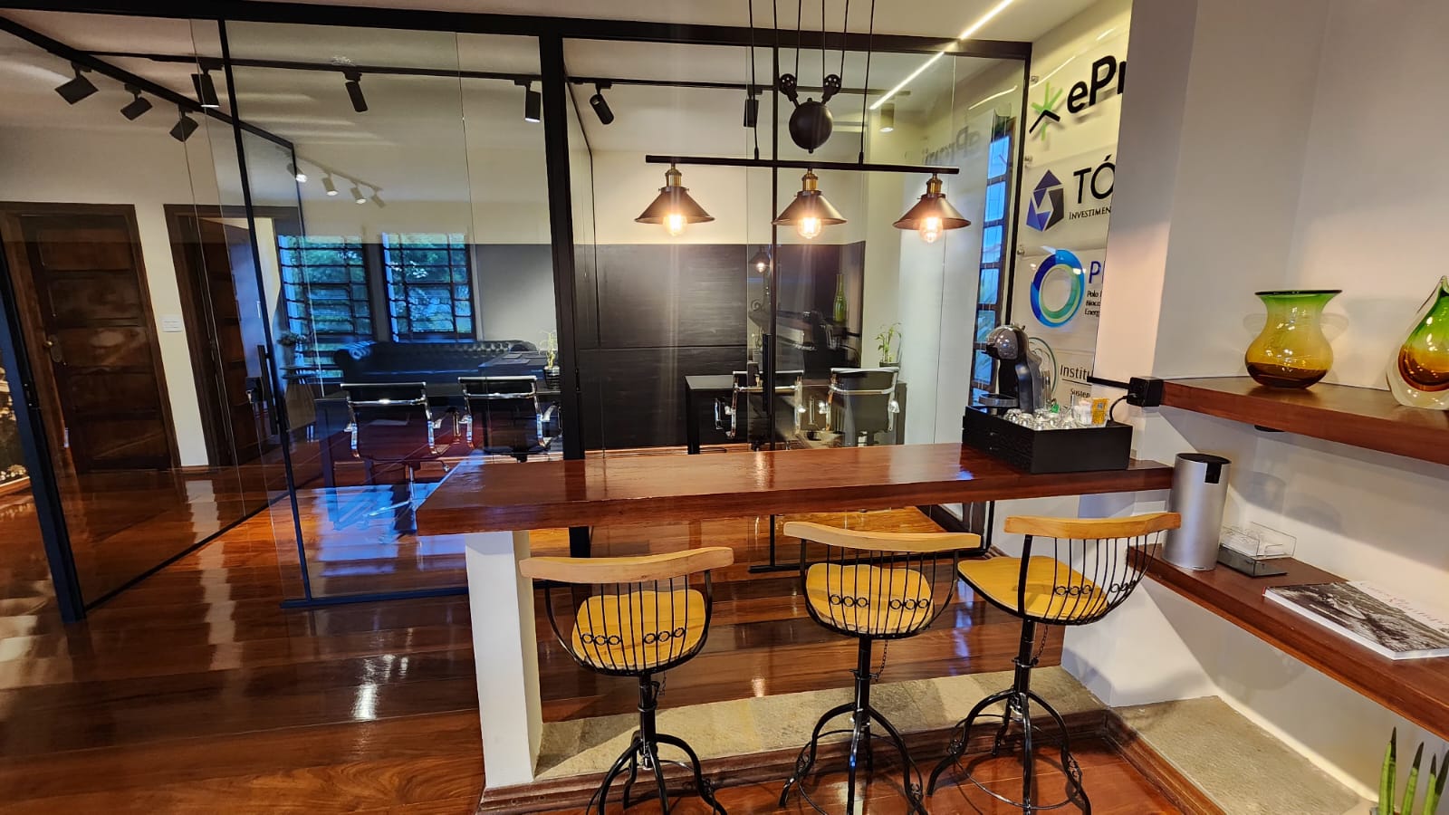 Foto da sala Lounge Reuniões Eventos gravações e Podcast — 888 Hub Coworking (4/10)
