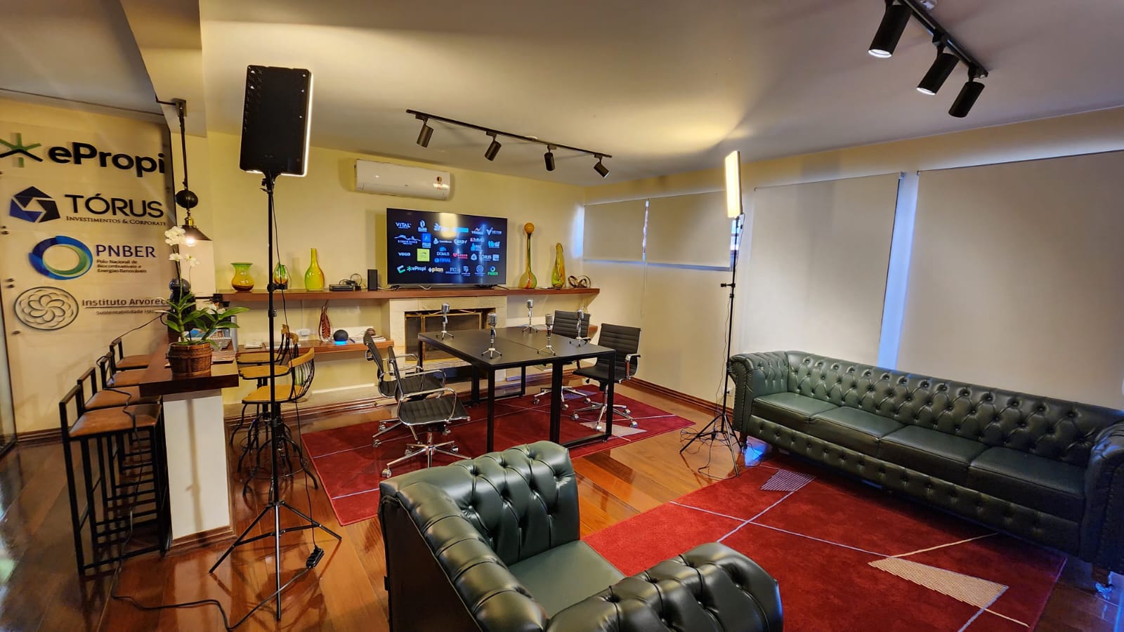 Foto da sala Lounge Reuniões Eventos gravações e Podcast — 888 Hub Coworking (3/10)