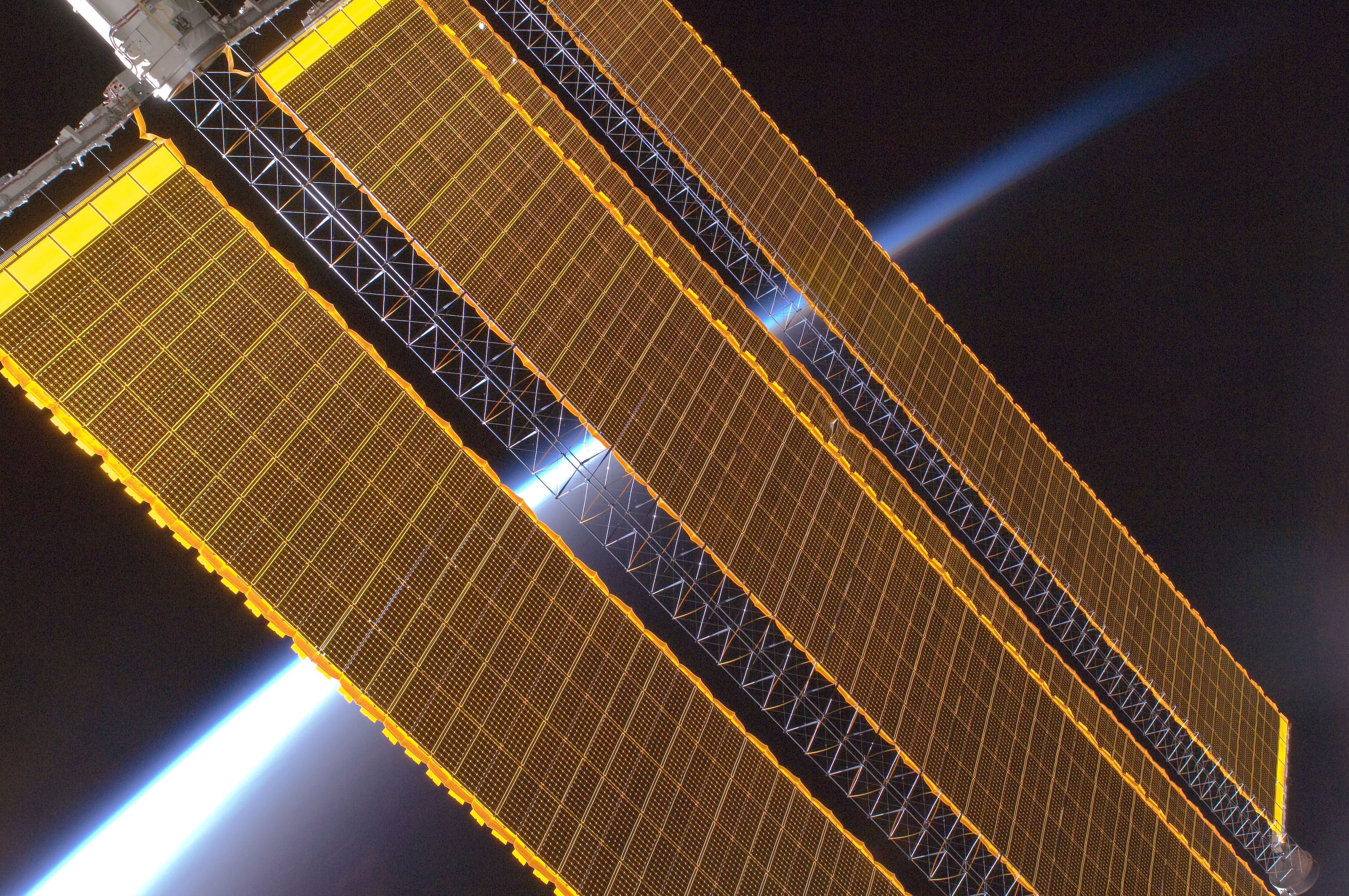 Google lanza sus TPUs al espacio: el satélite Suncatcher despegó en Falcon 9