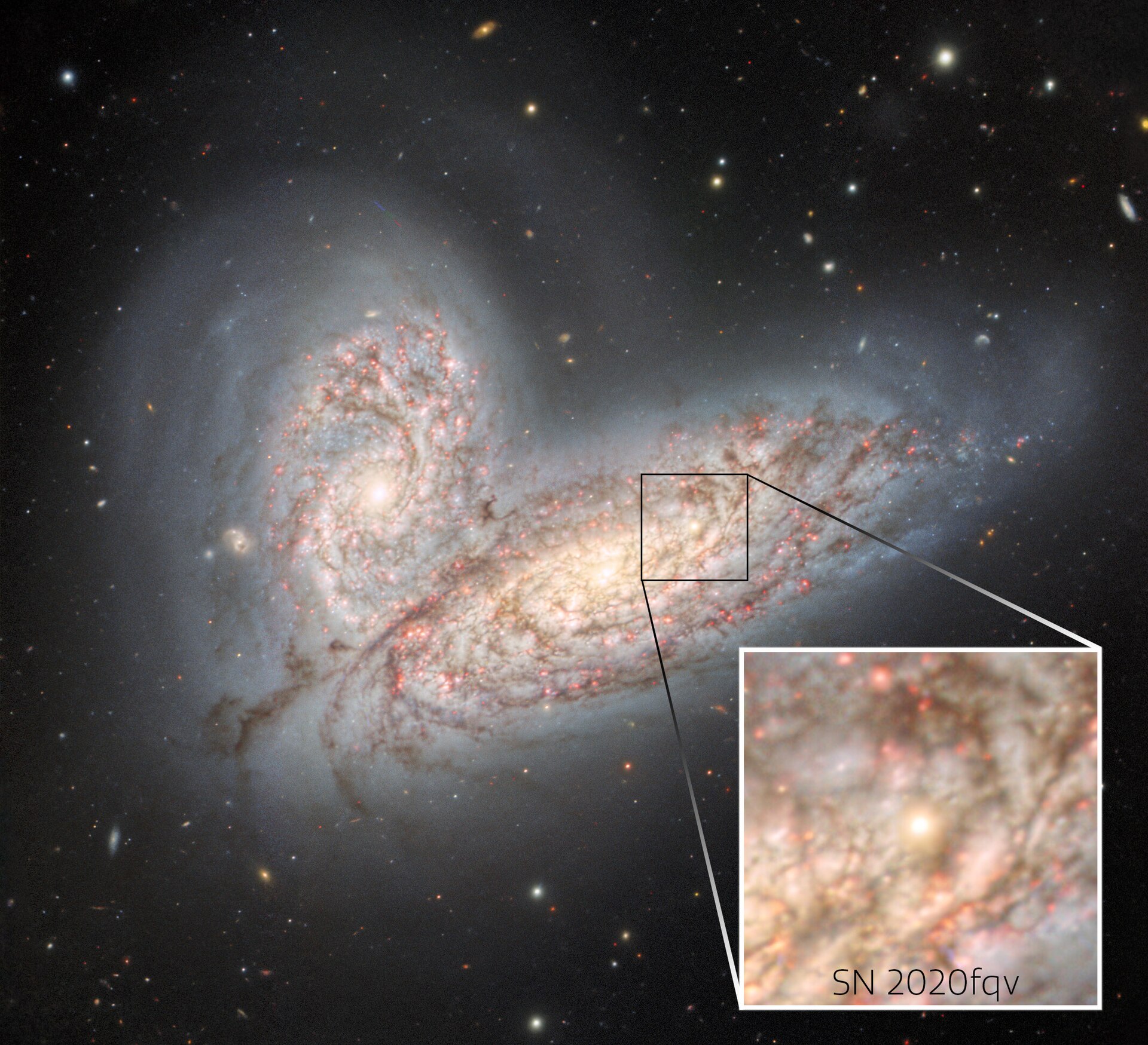 La mariposa cósmica NGC 4567/4568: dos galaxias que ya empezaron a fusionarse