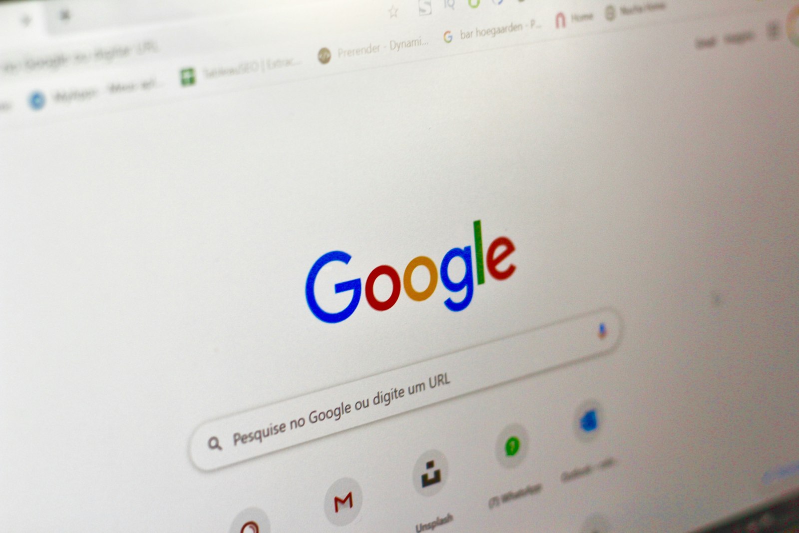 Guerra de dominios IA: OpenAI, Meta y Google pelean por .agent ante ICANN