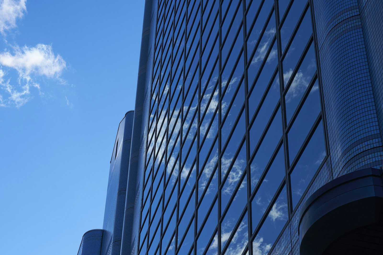 Microsoft y Meta recortan el Claude interno: -33% de gasto y de 60.000 a 30.000 usuarios