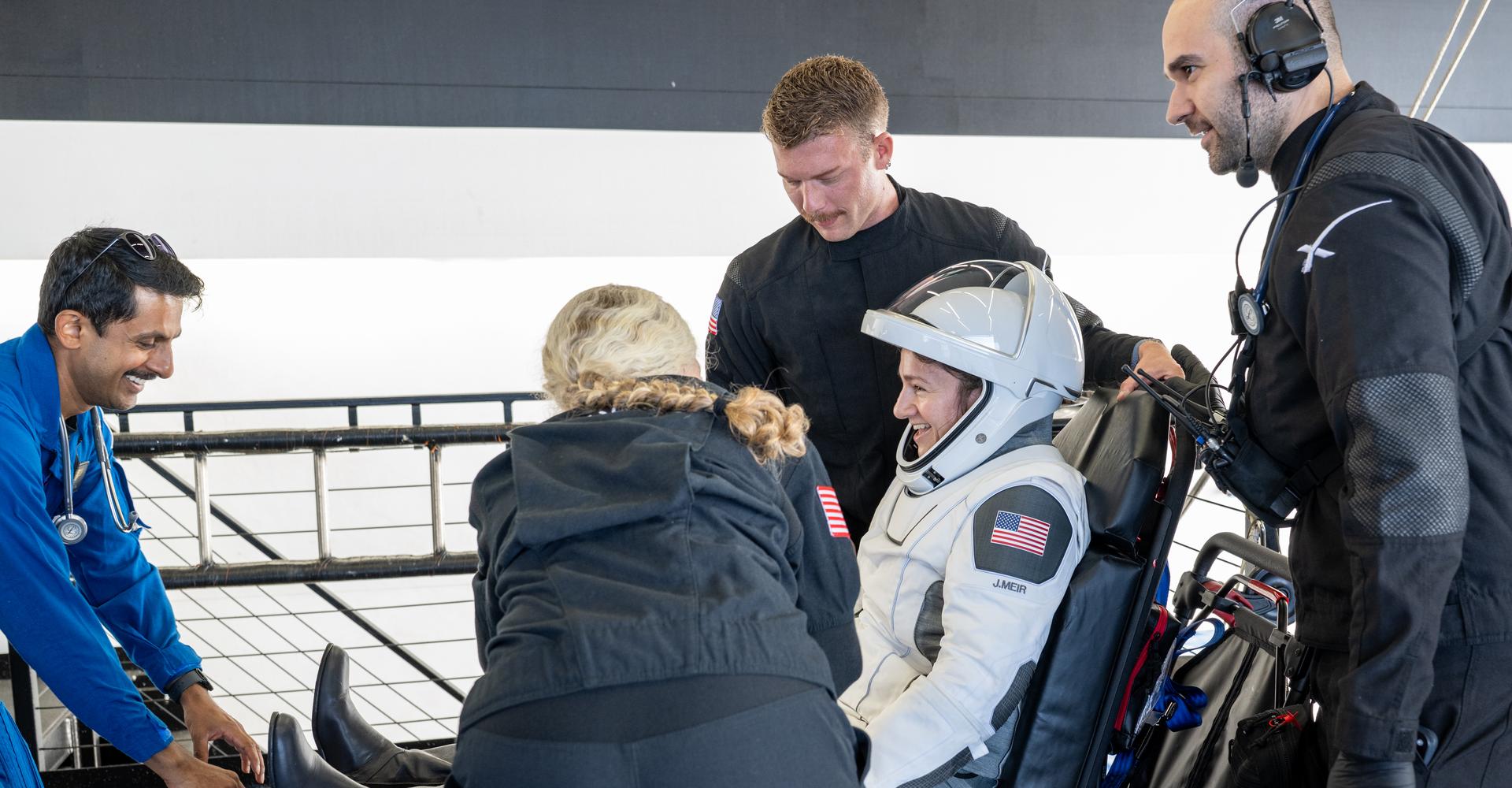 La Crew Dragon Freedom ameriza en el Pacífico con 3 astronautas y 1 cosmonauta
