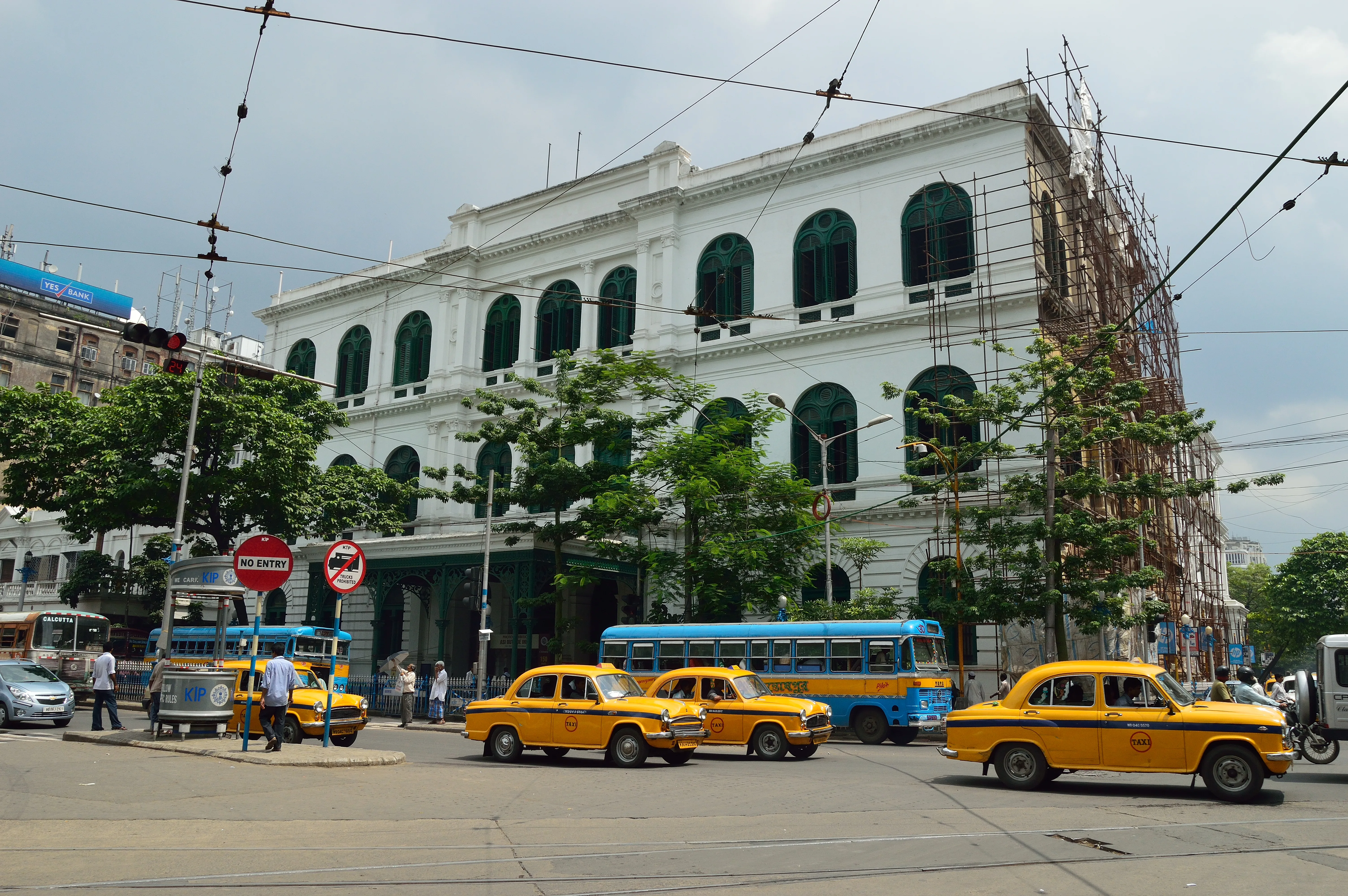 Beautiful photograph showing the main view of Currency Building & Museum in Kolkata