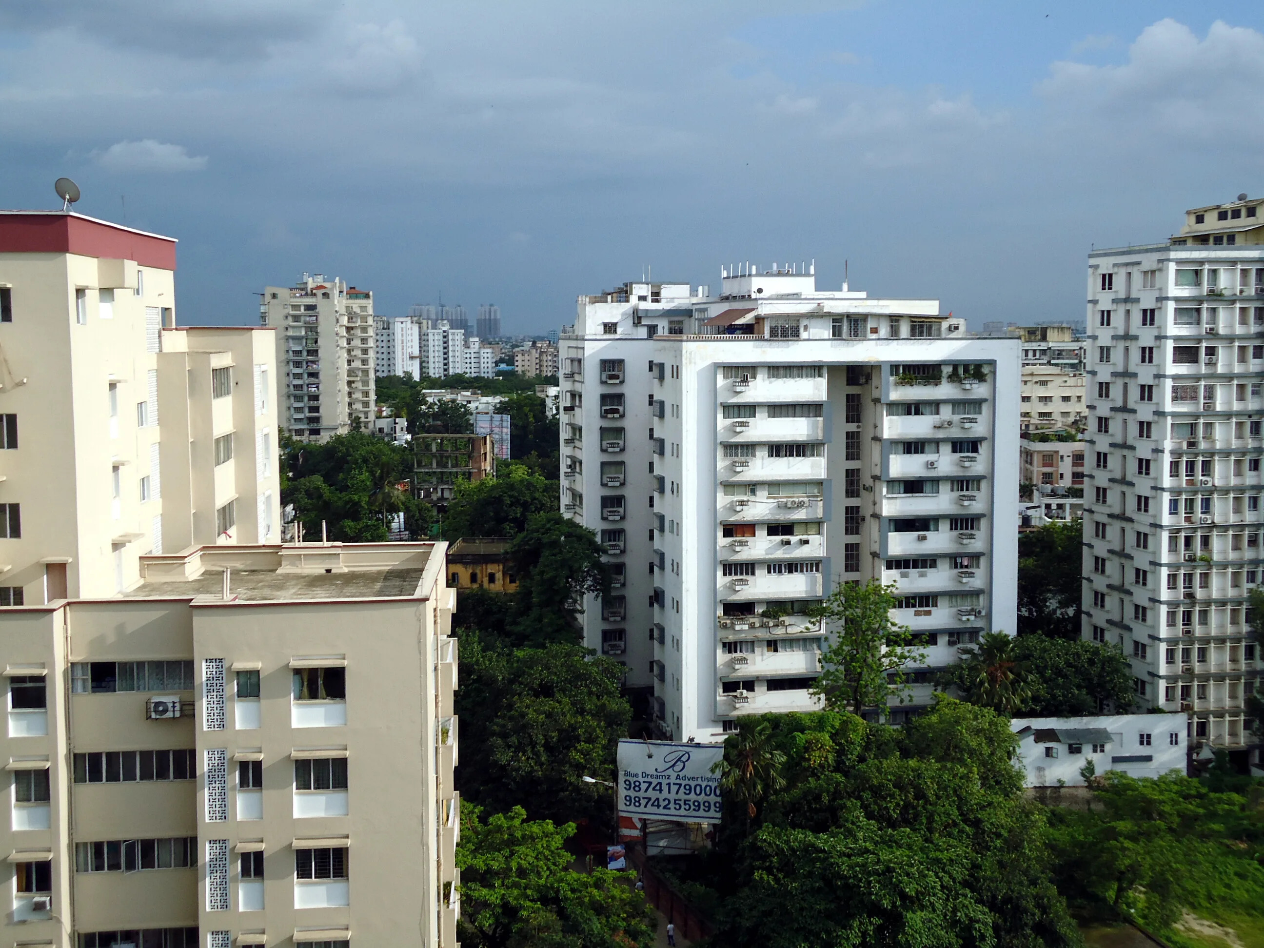 Gariahat Market shopping scene