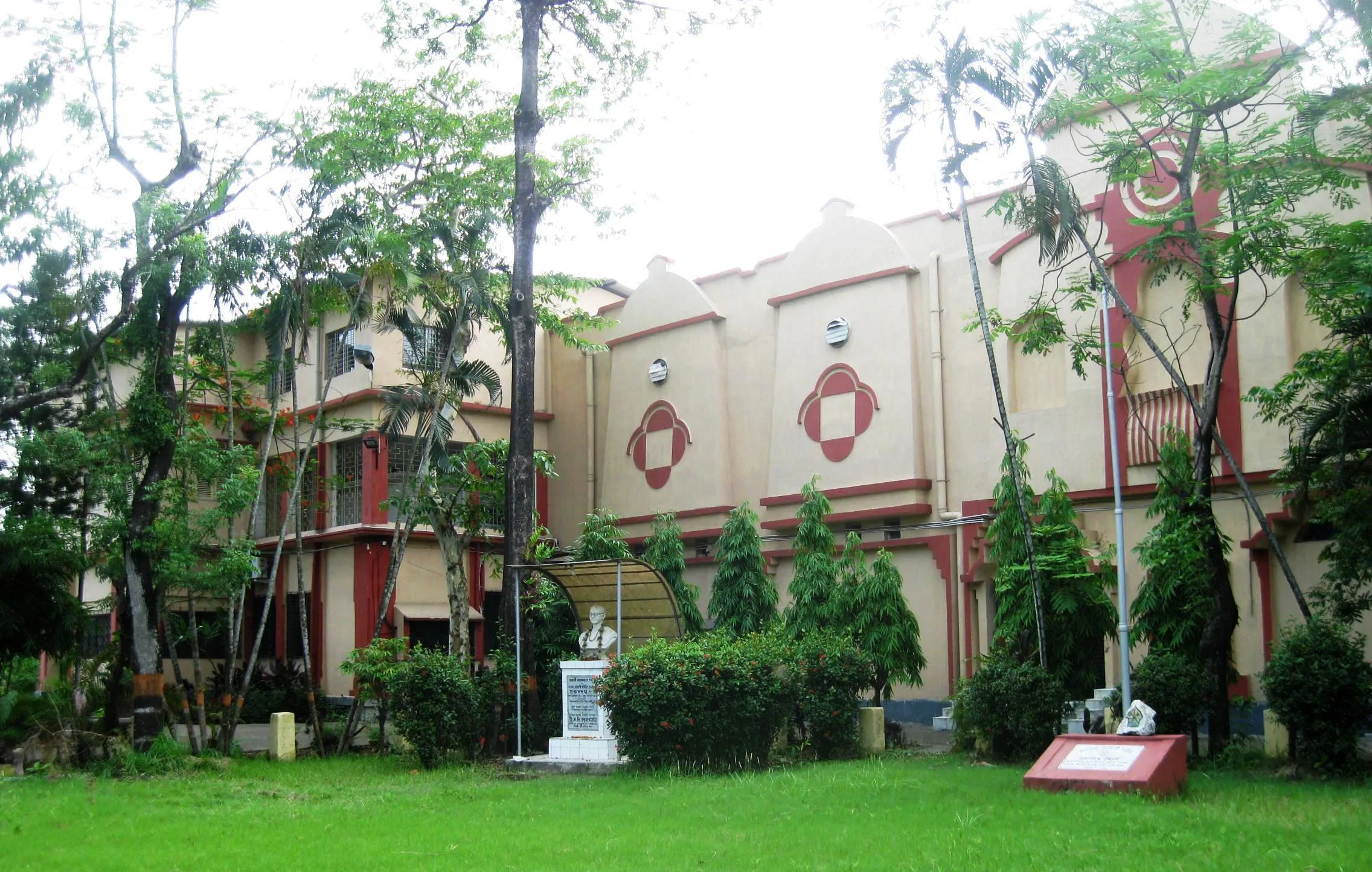 Beautiful photograph showing the main view of Gurusaday Museum in Kolkata