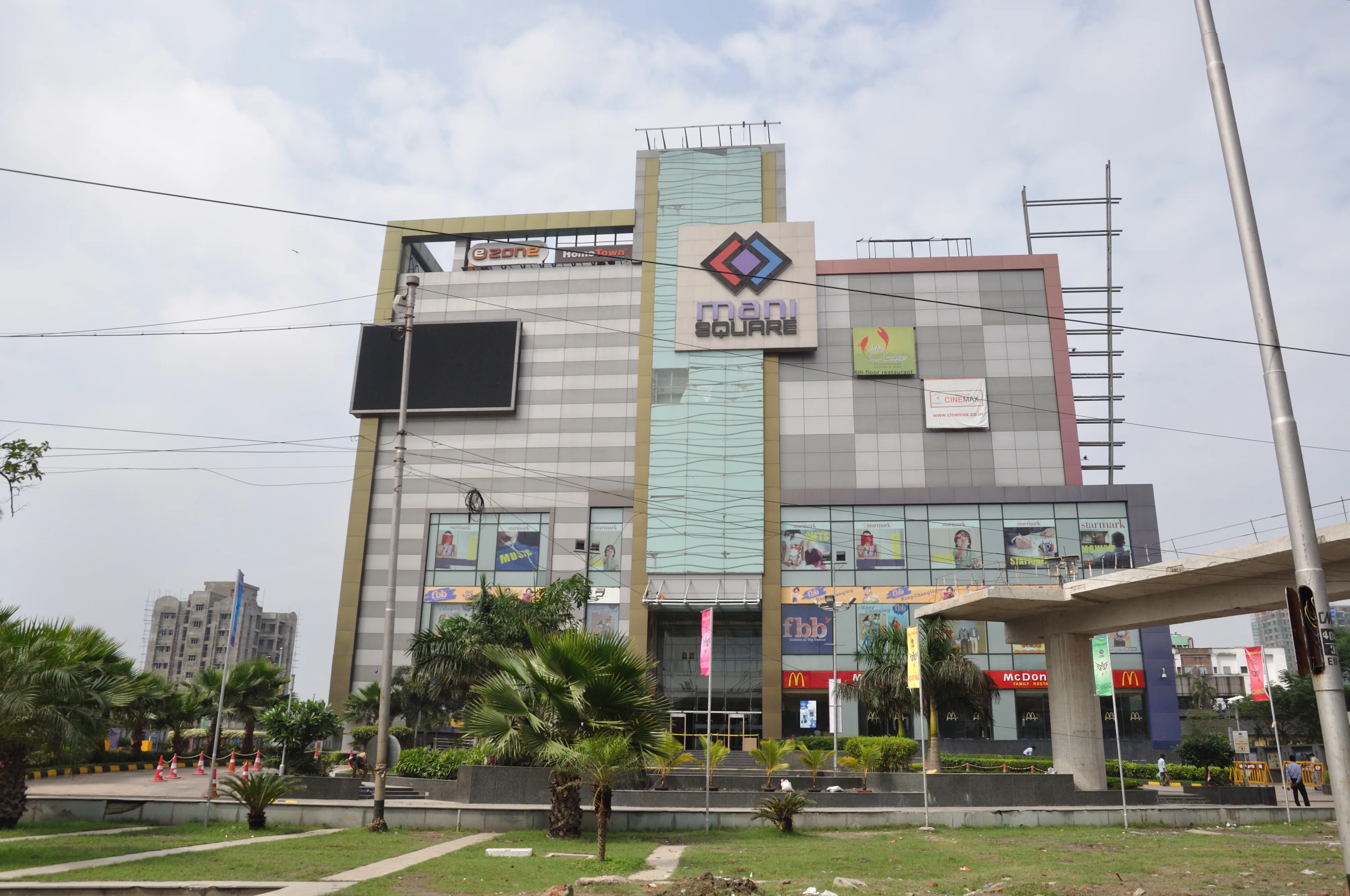Mani Square Mall shopping scene